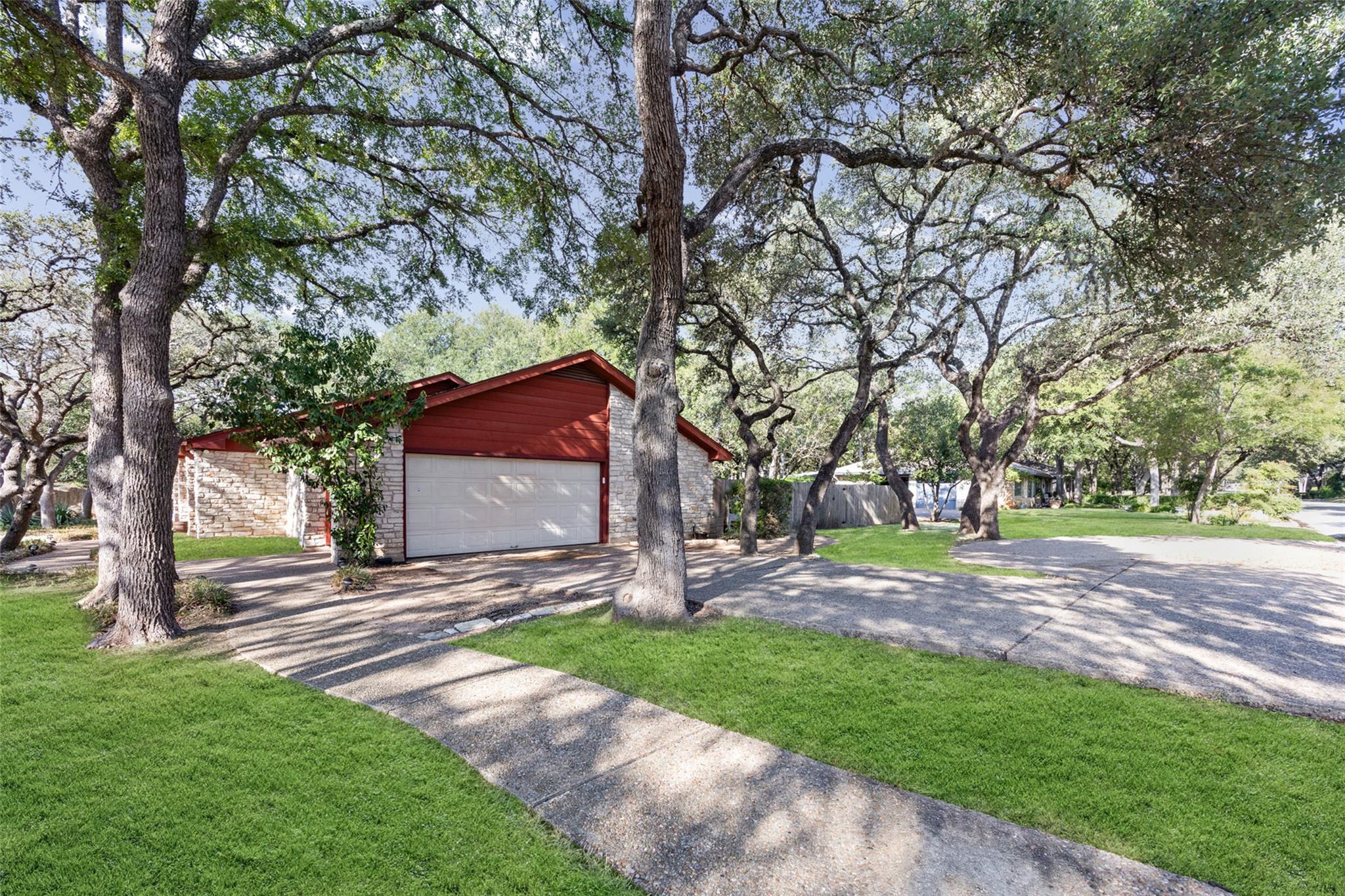 11006 Brodie LN — photo 3