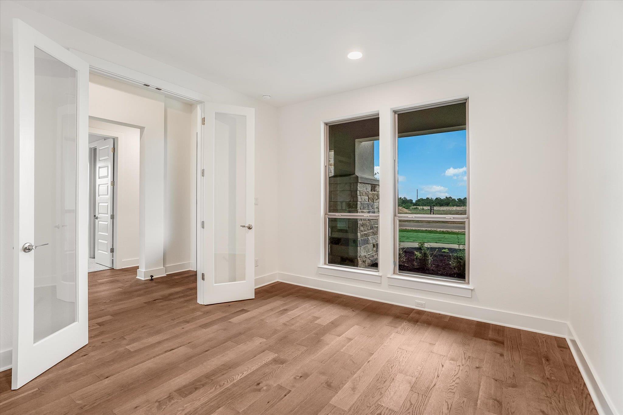 2869 Honeywood DR — photo 5