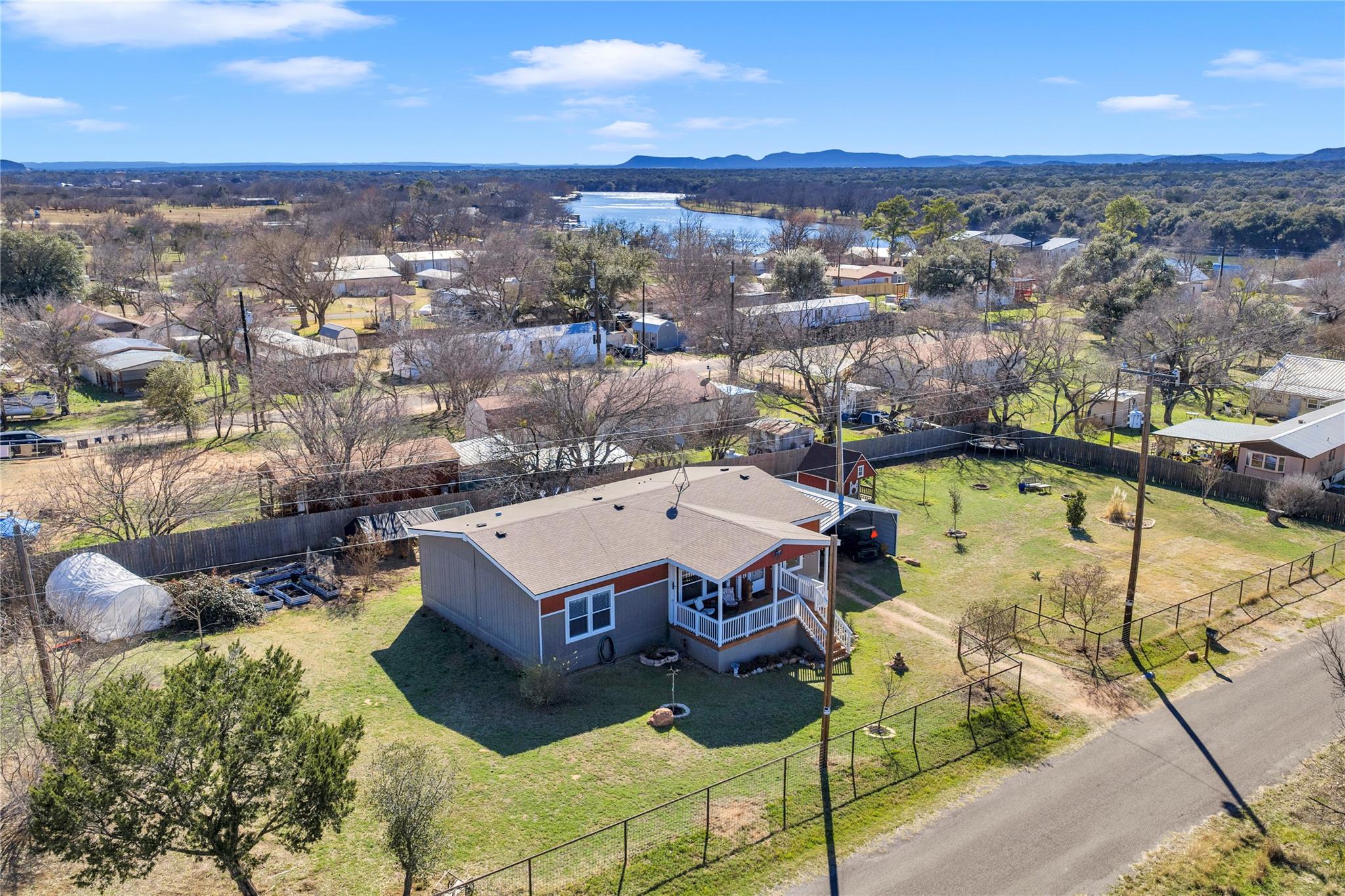 1107 Seneca DR — photo 3