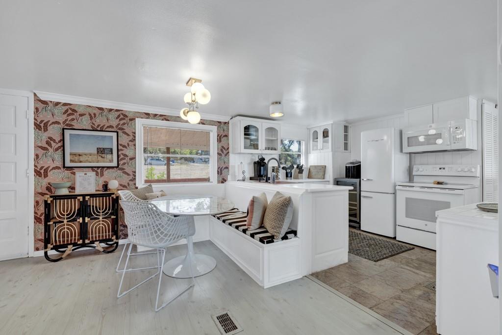 901 Glenn DR — photo 4