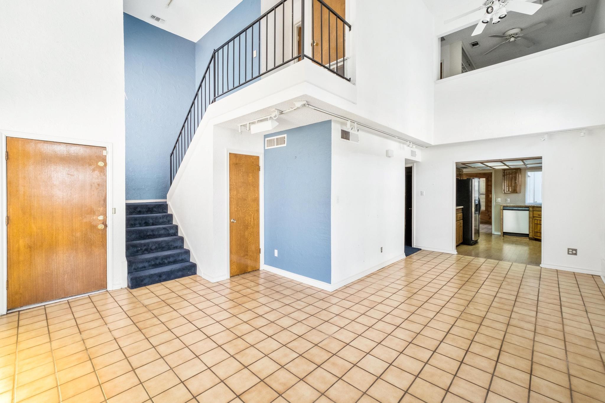 121 Scott ST — photo 4