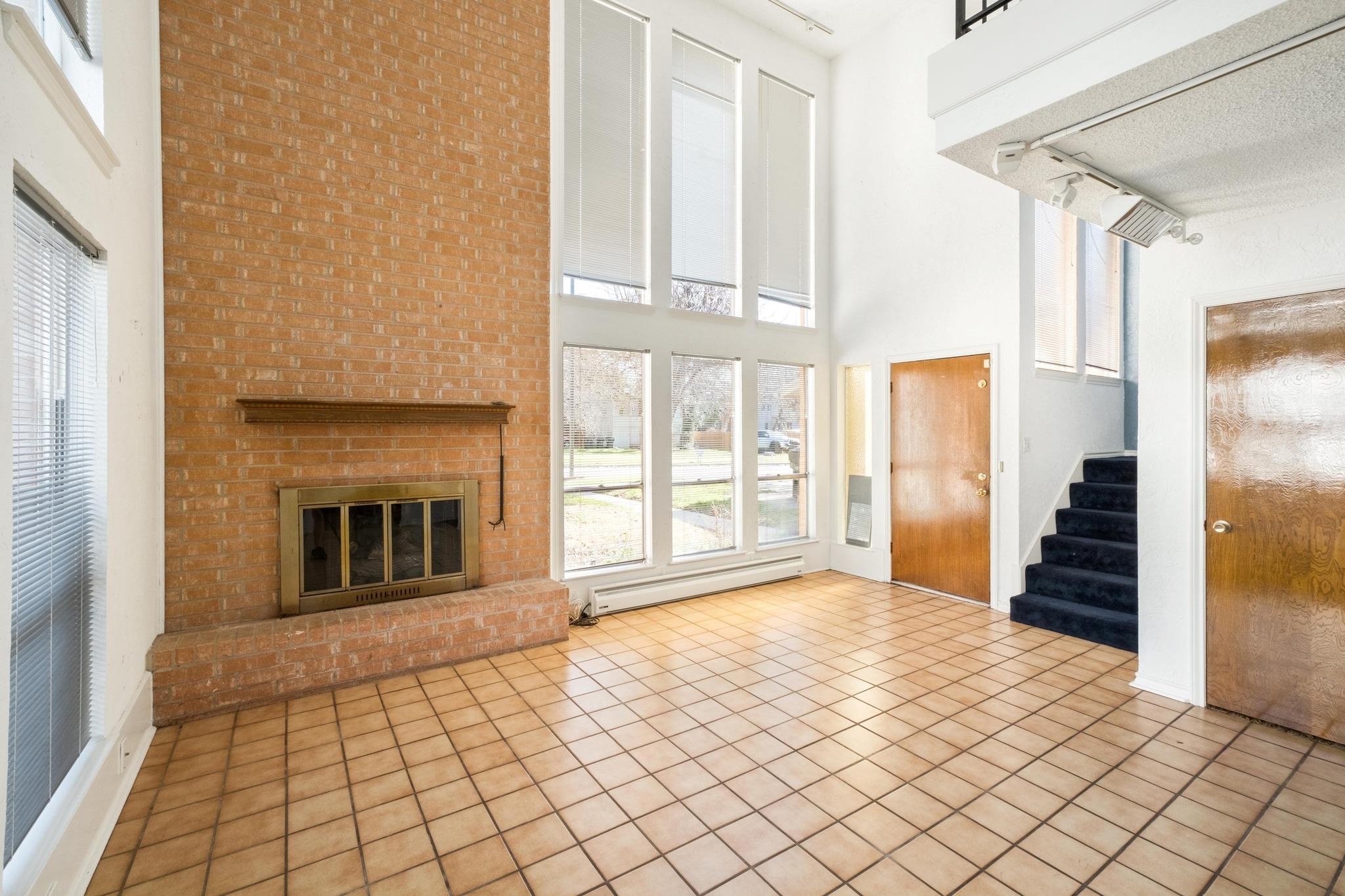 121 Scott ST — photo 5