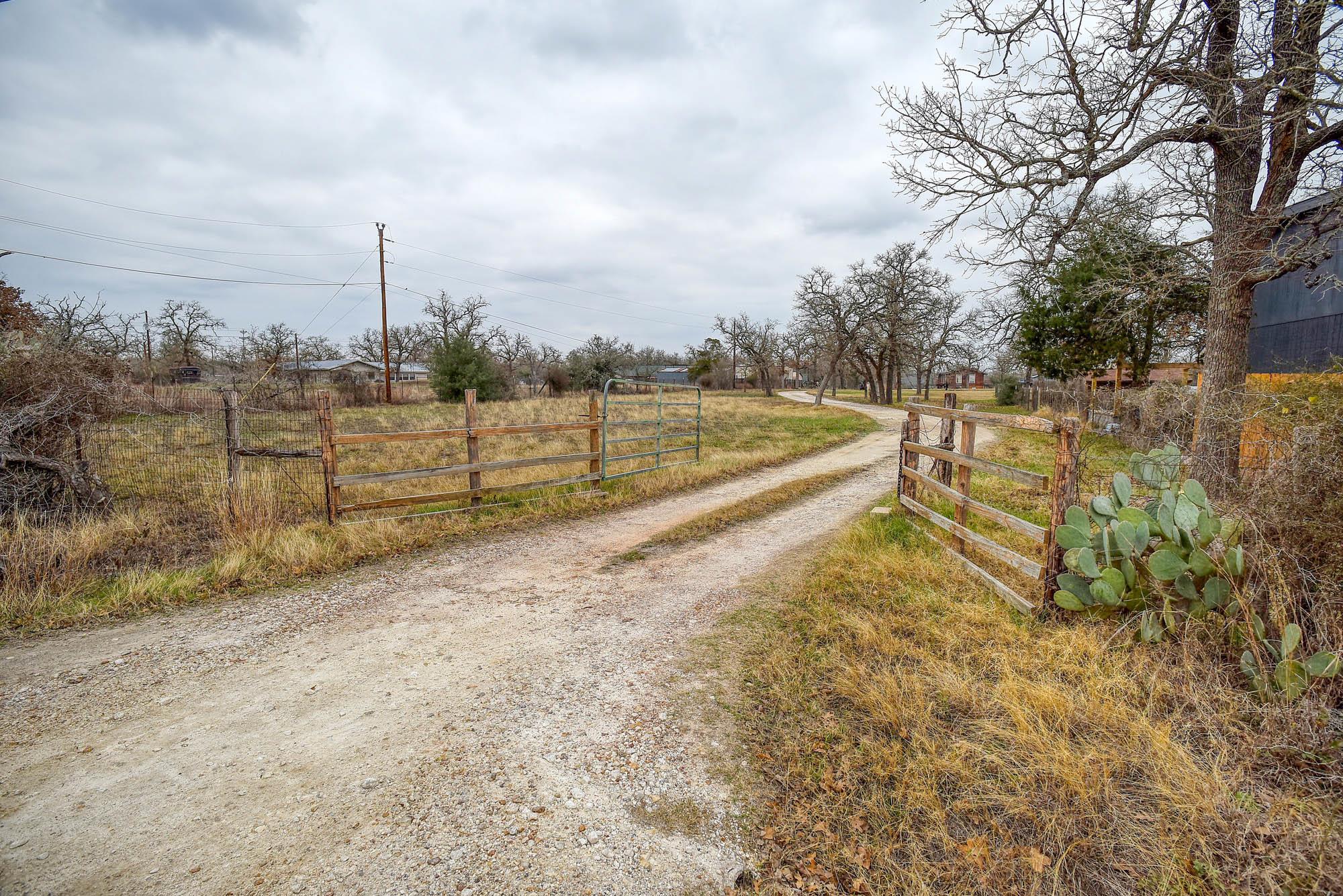 537 Leisure LN — photo 4