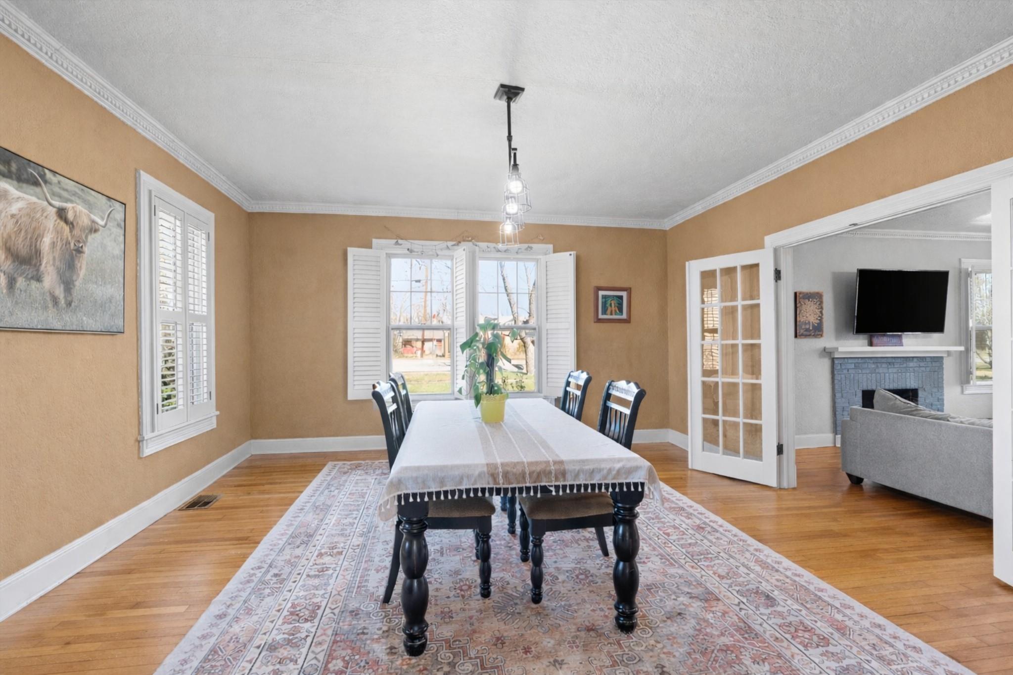 1543 Clark ST — photo 3