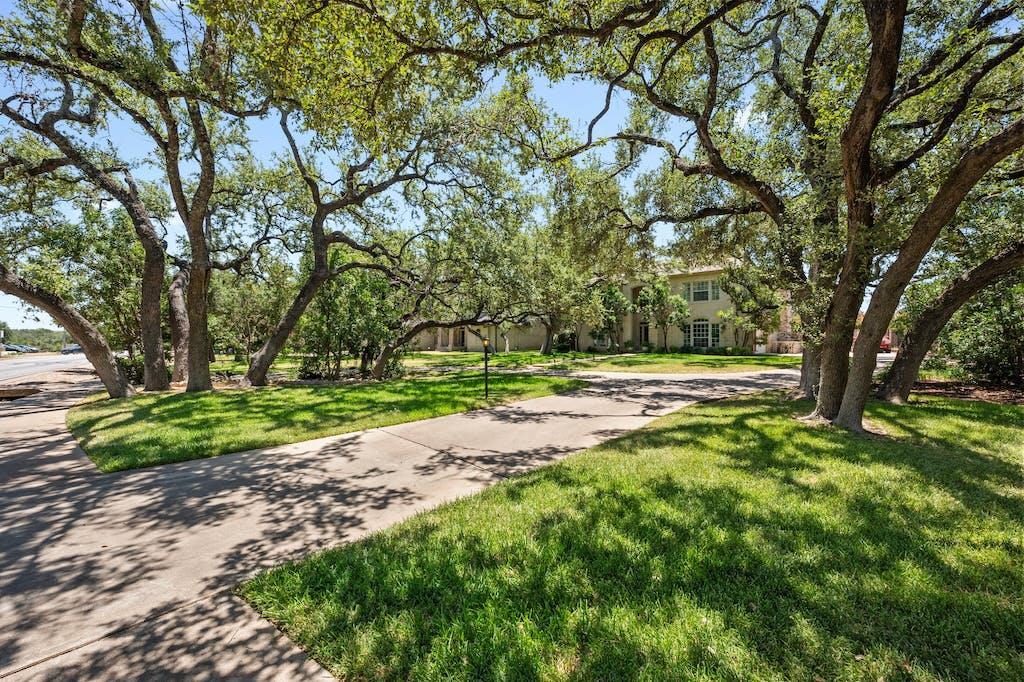 1207 Lakeway DR — photo 3