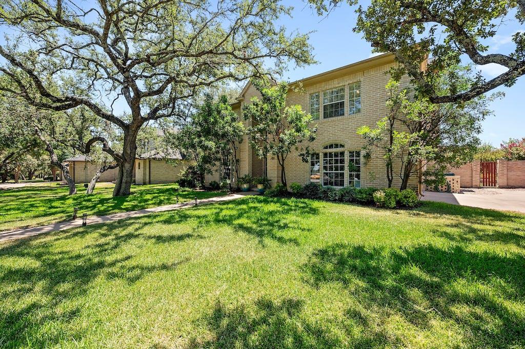 1207 Lakeway DR — photo 4