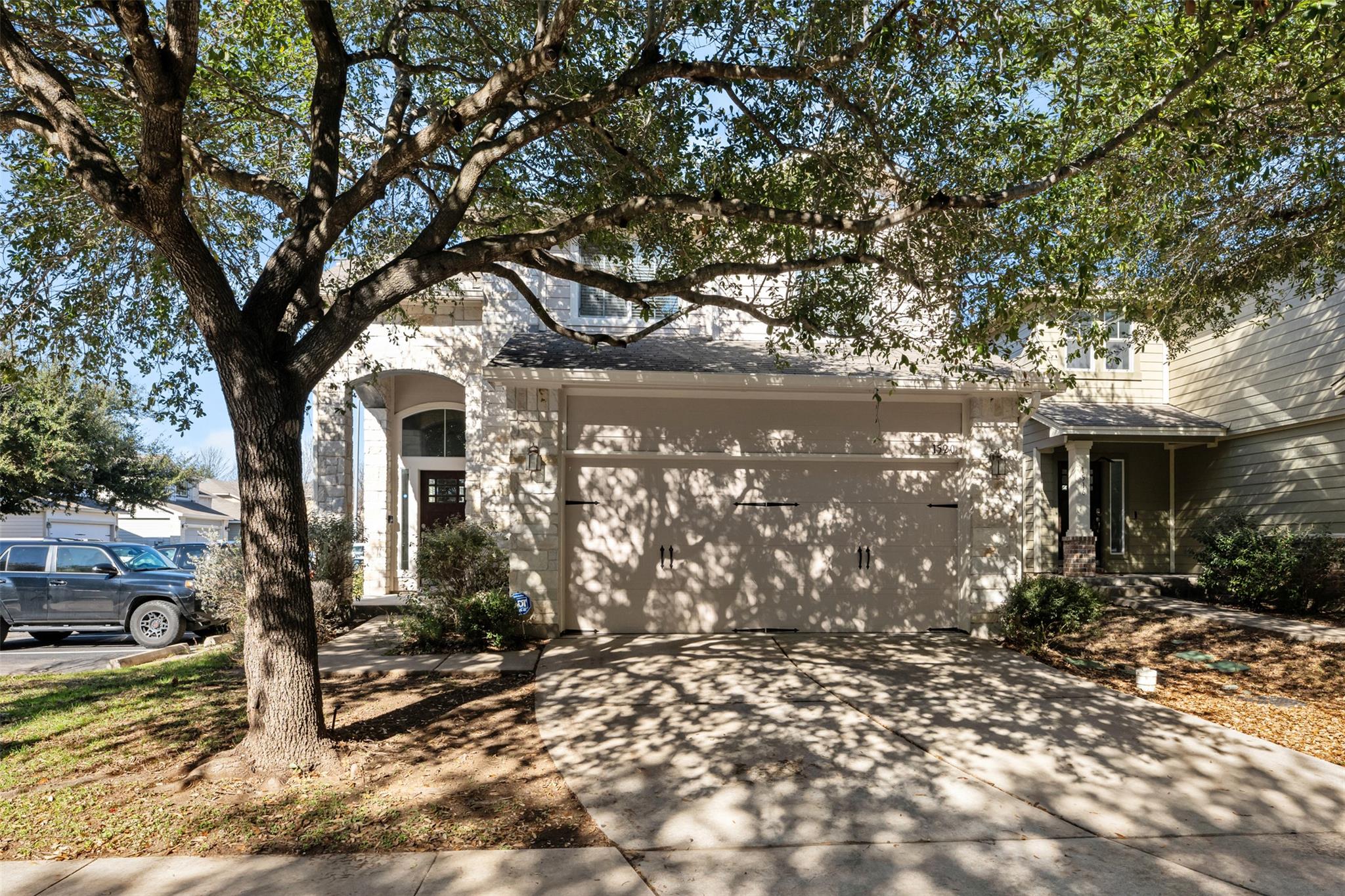 1520 Huckleberry LN — photo 3