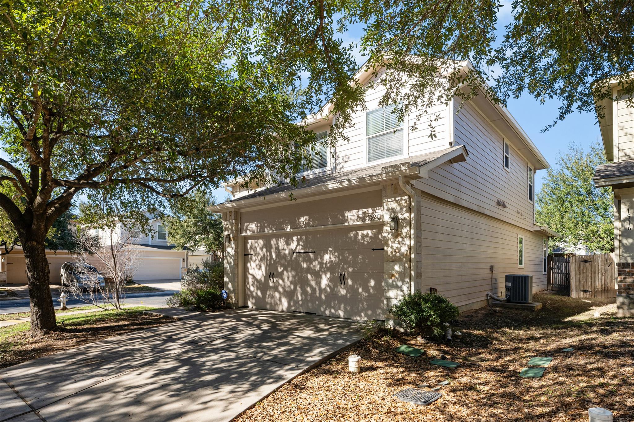 1520 Huckleberry LN — photo 4