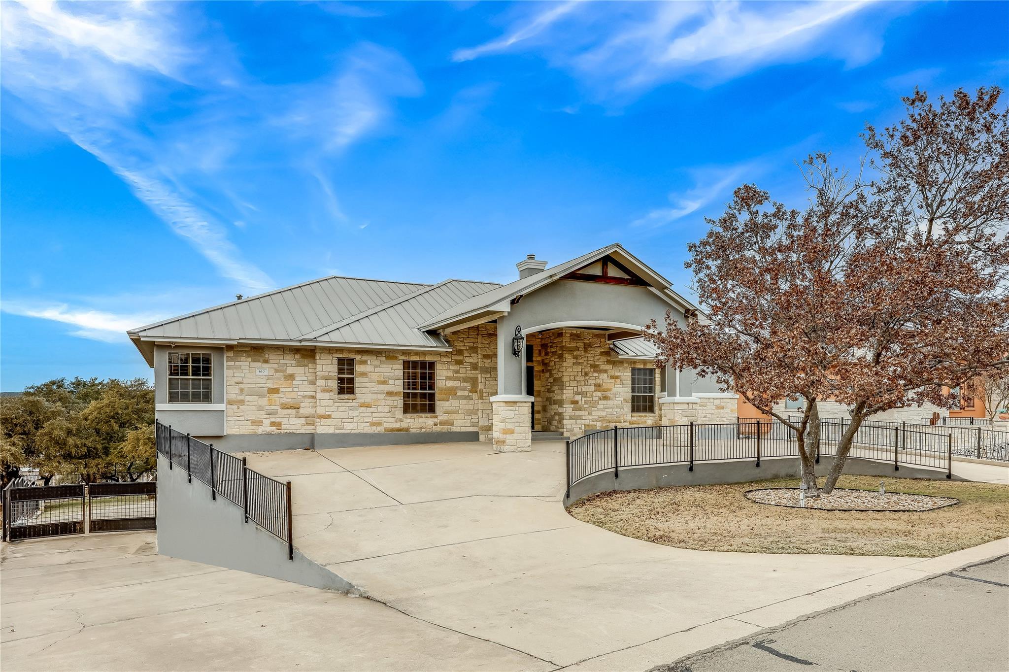 610 Deckhouse DR — photo 3