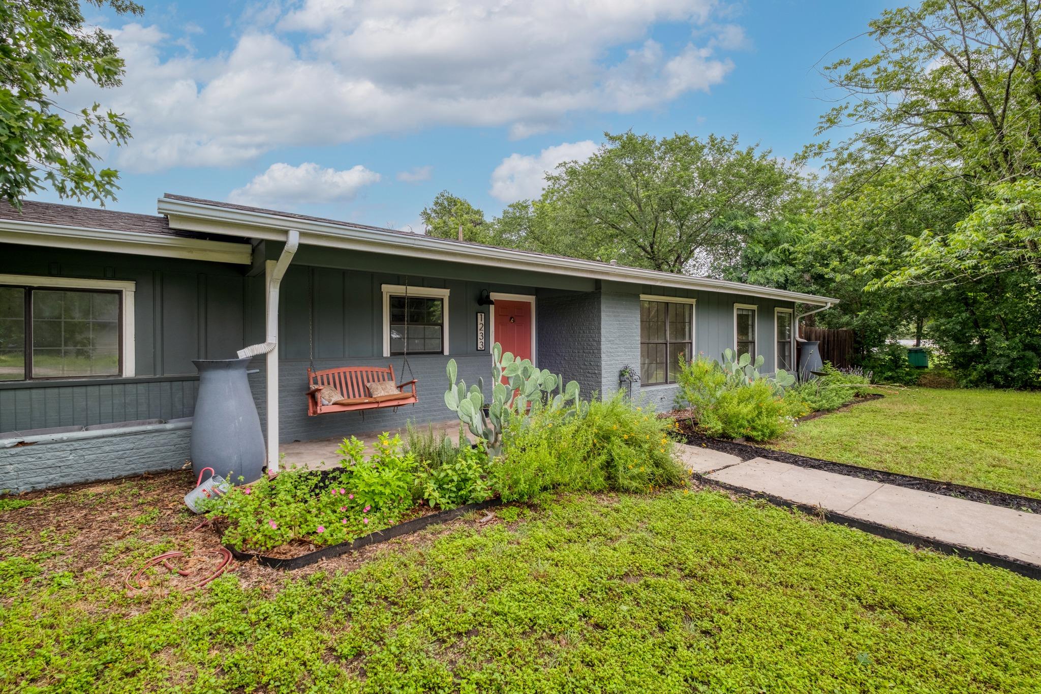 1233 Orange ST — photo 3