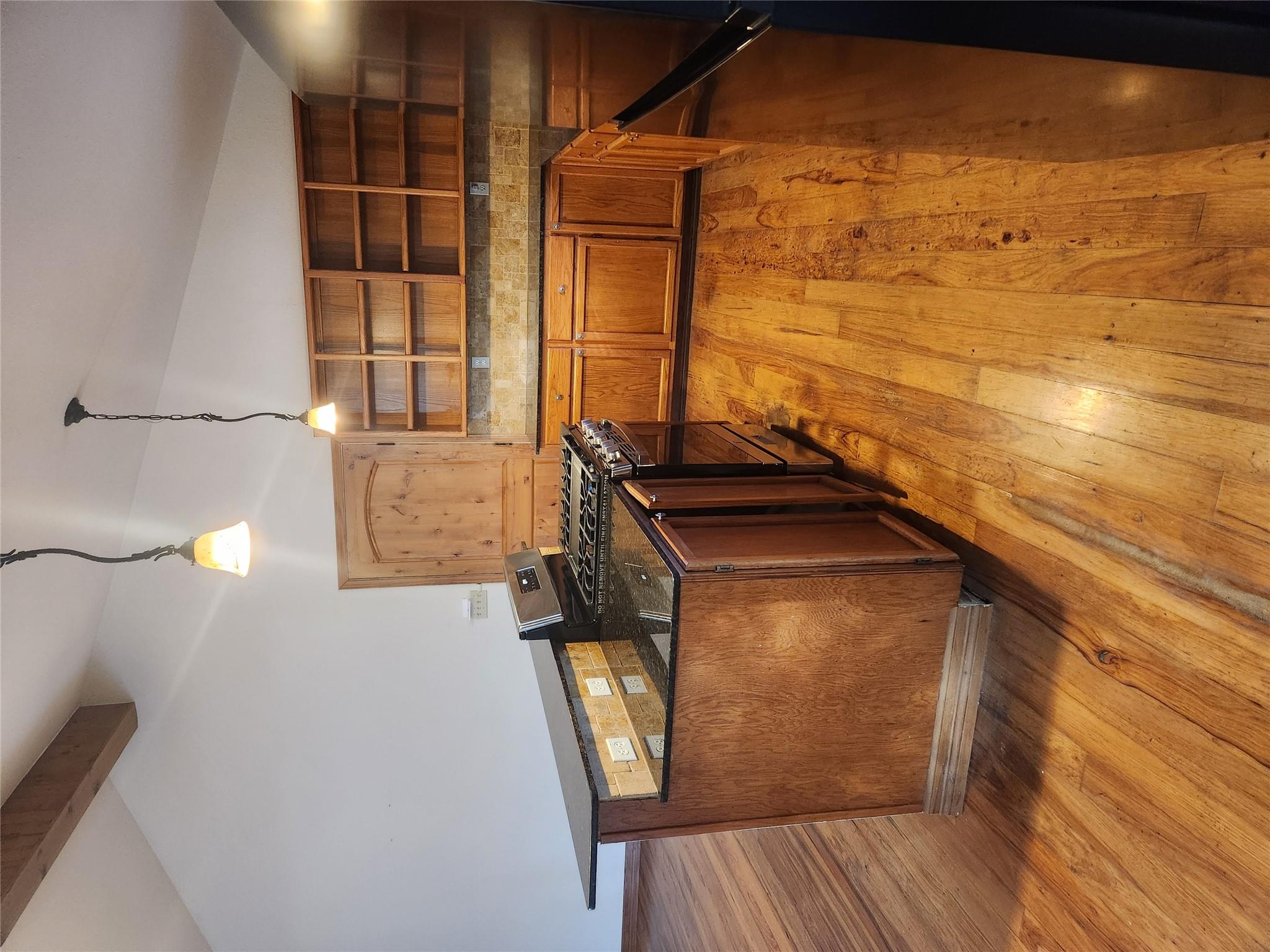 704 Marquis LN — photo 4
