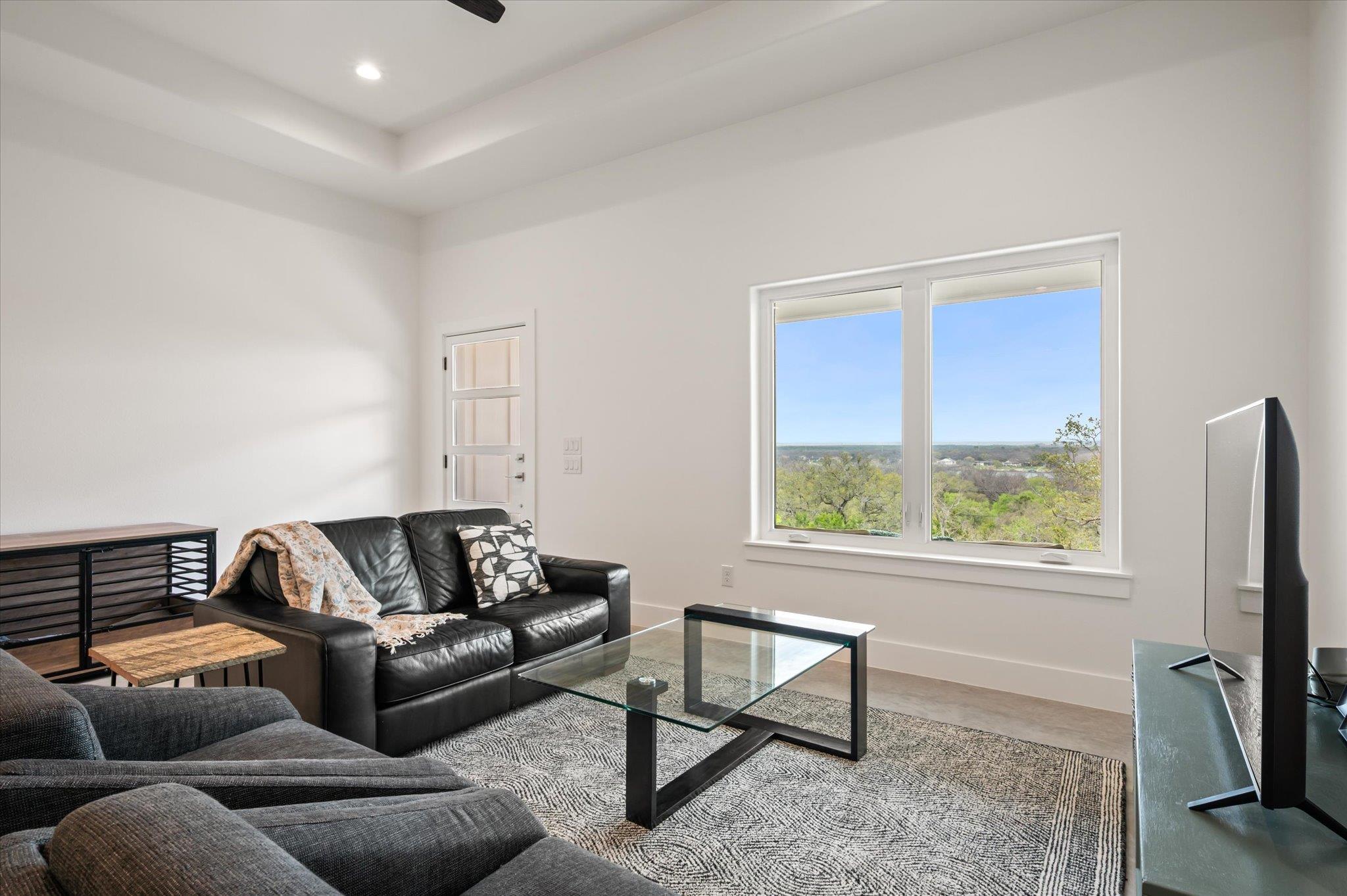 405 Taylor DR — photo 3
