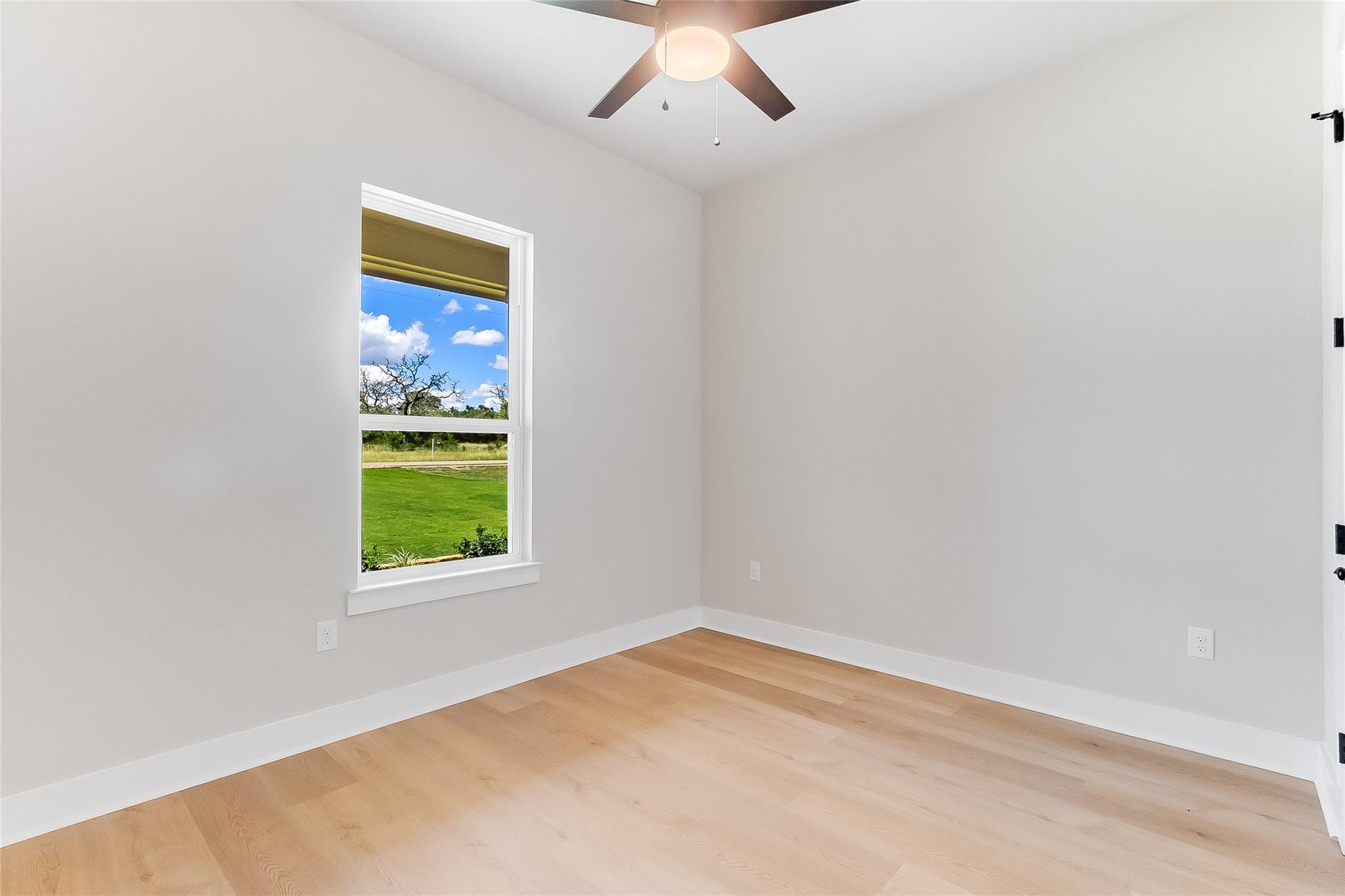 115 Draper LN — photo 4