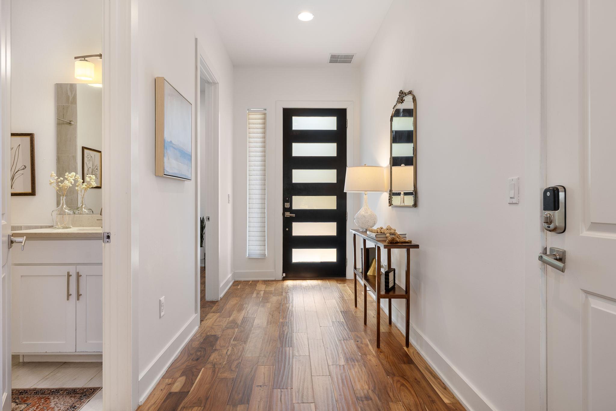 1208 Kinney Ave — photo 4