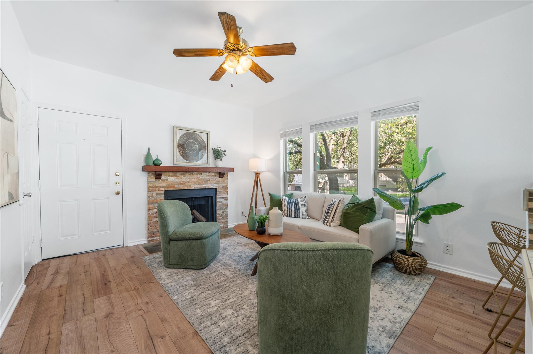 2414 Longview ST #101 — photo 4
