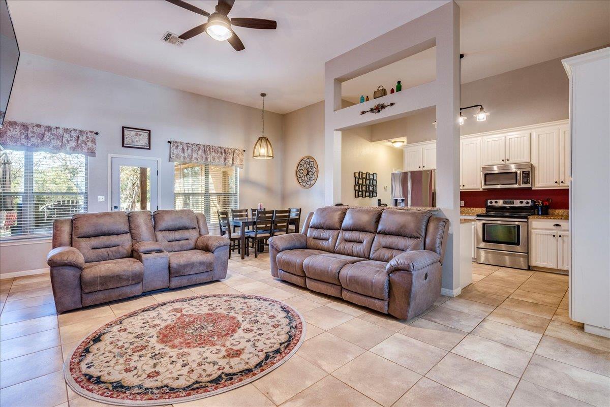 11 Rhapsody LN — photo 4