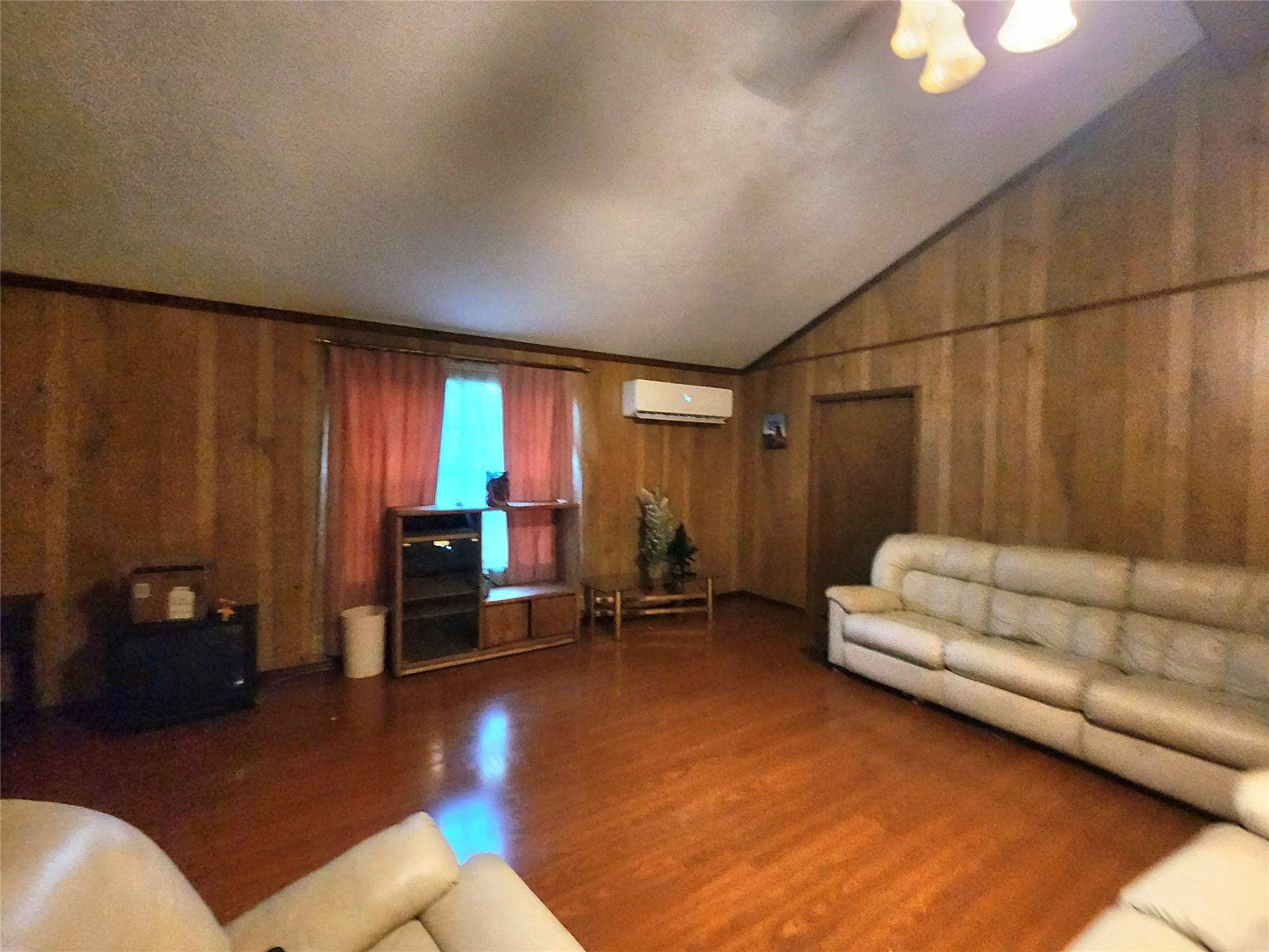125 Hunters DR — photo 5