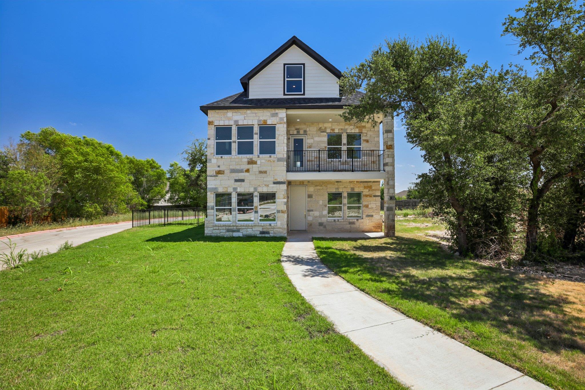 1301 Low Branch LN
