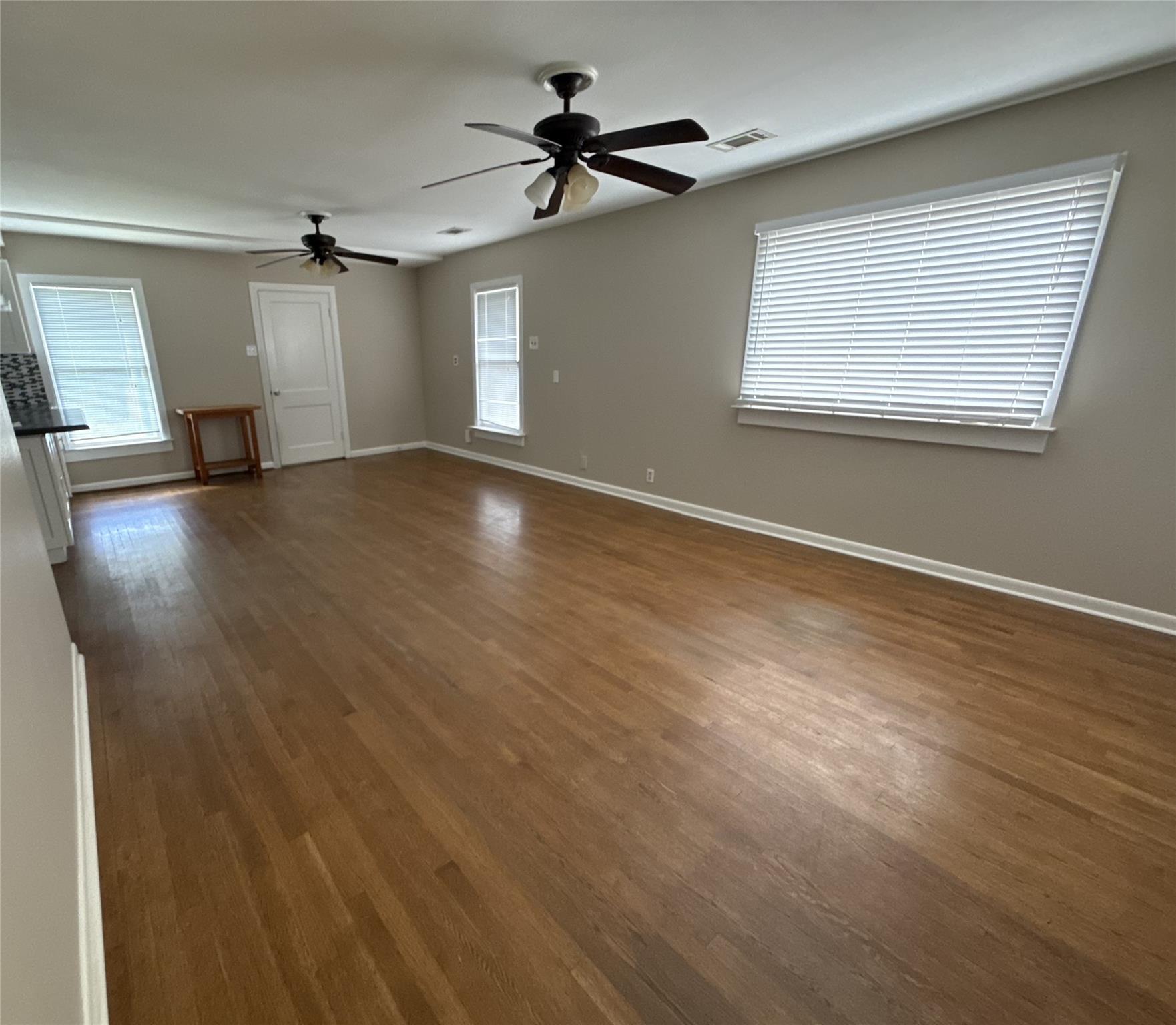 1041 Rosemont ST — photo 3