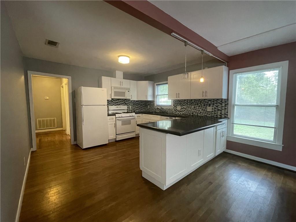1041 Rosemont ST — photo 4