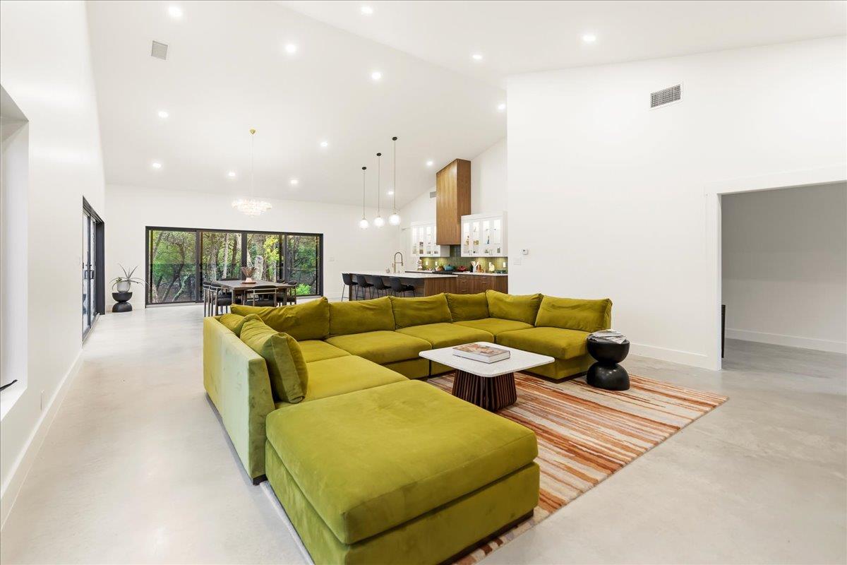 1550 Montell RD — photo 3