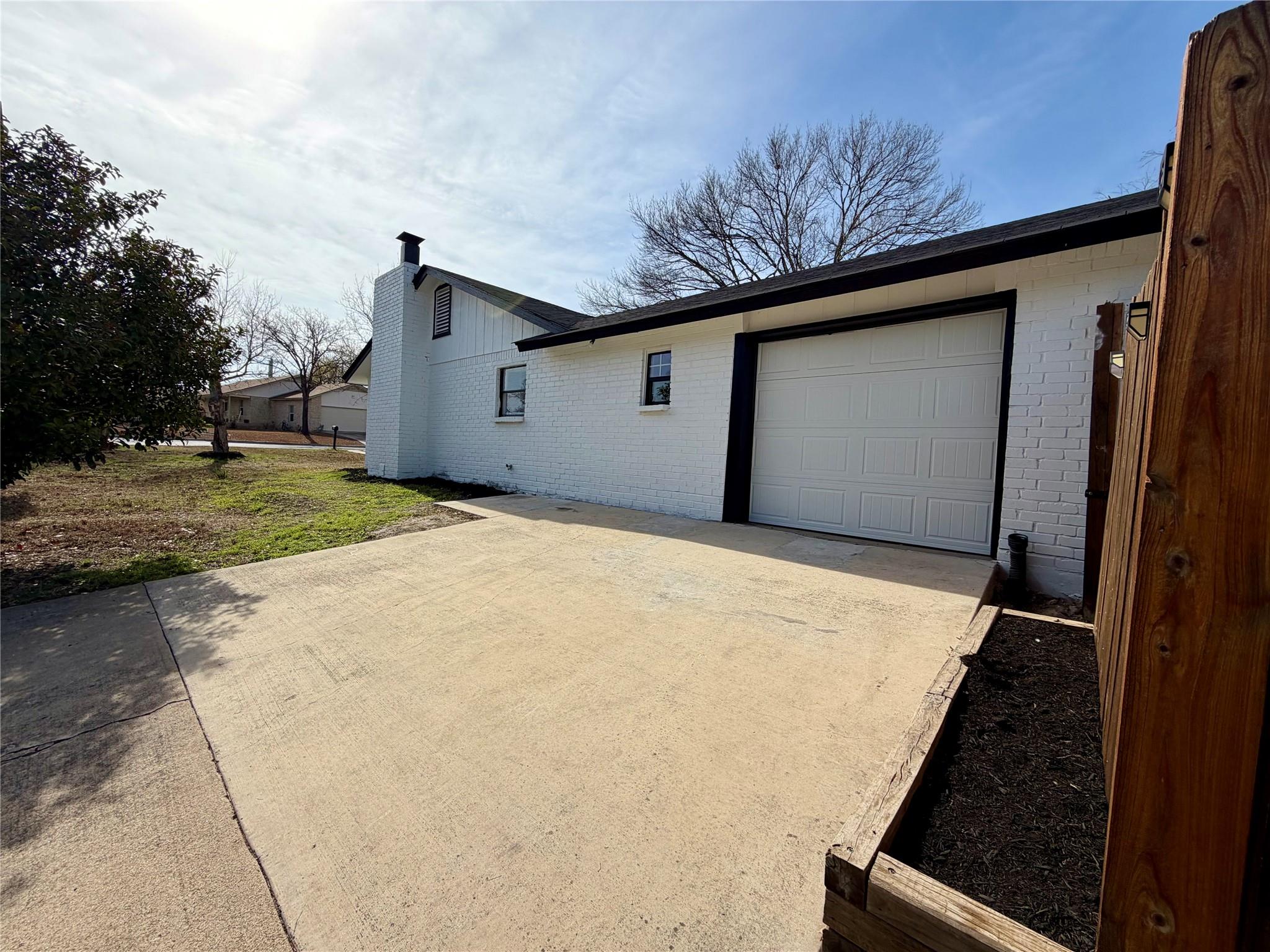 1504 Parkview LN — photo 3