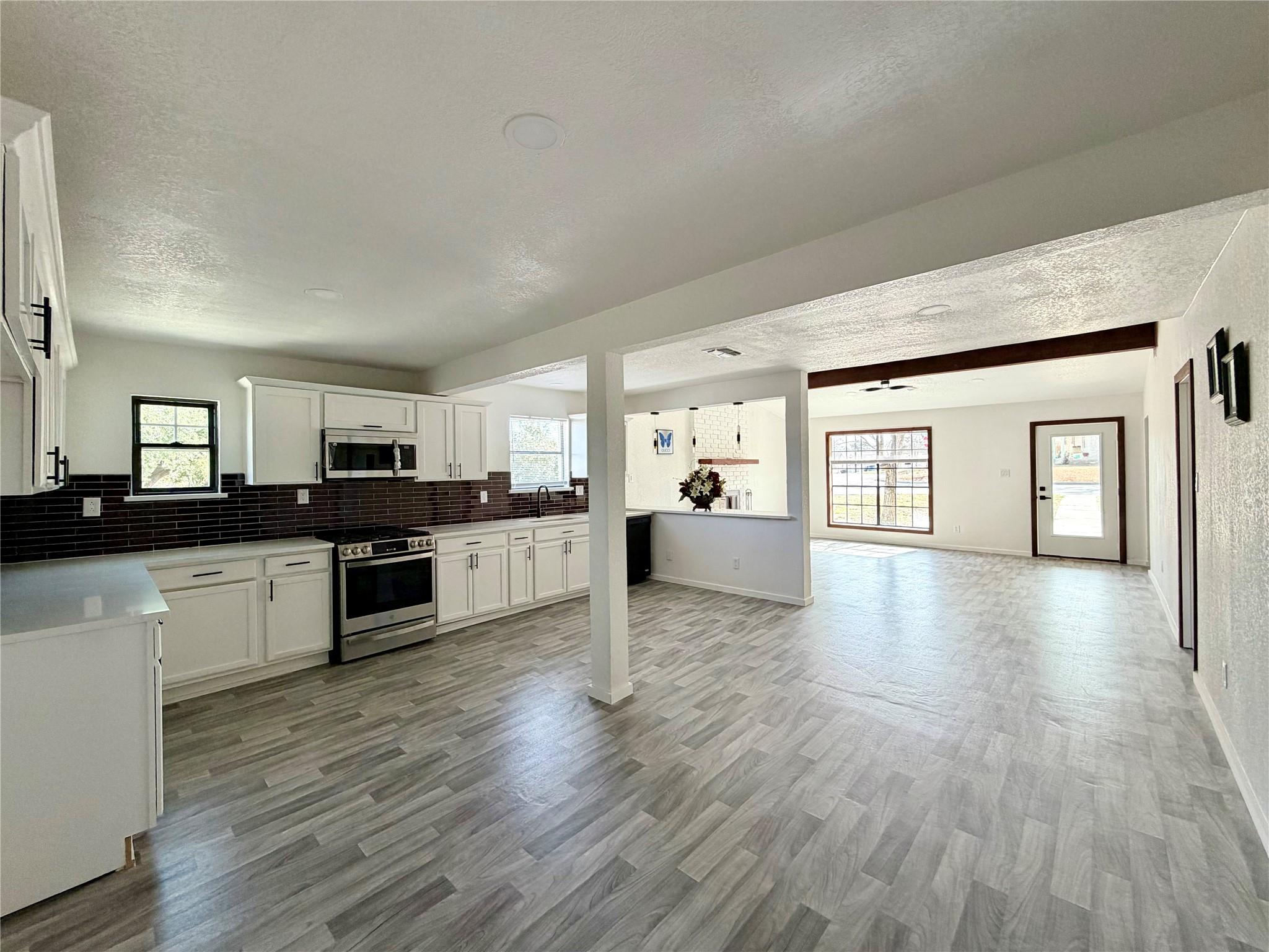 1504 Parkview LN — photo 4