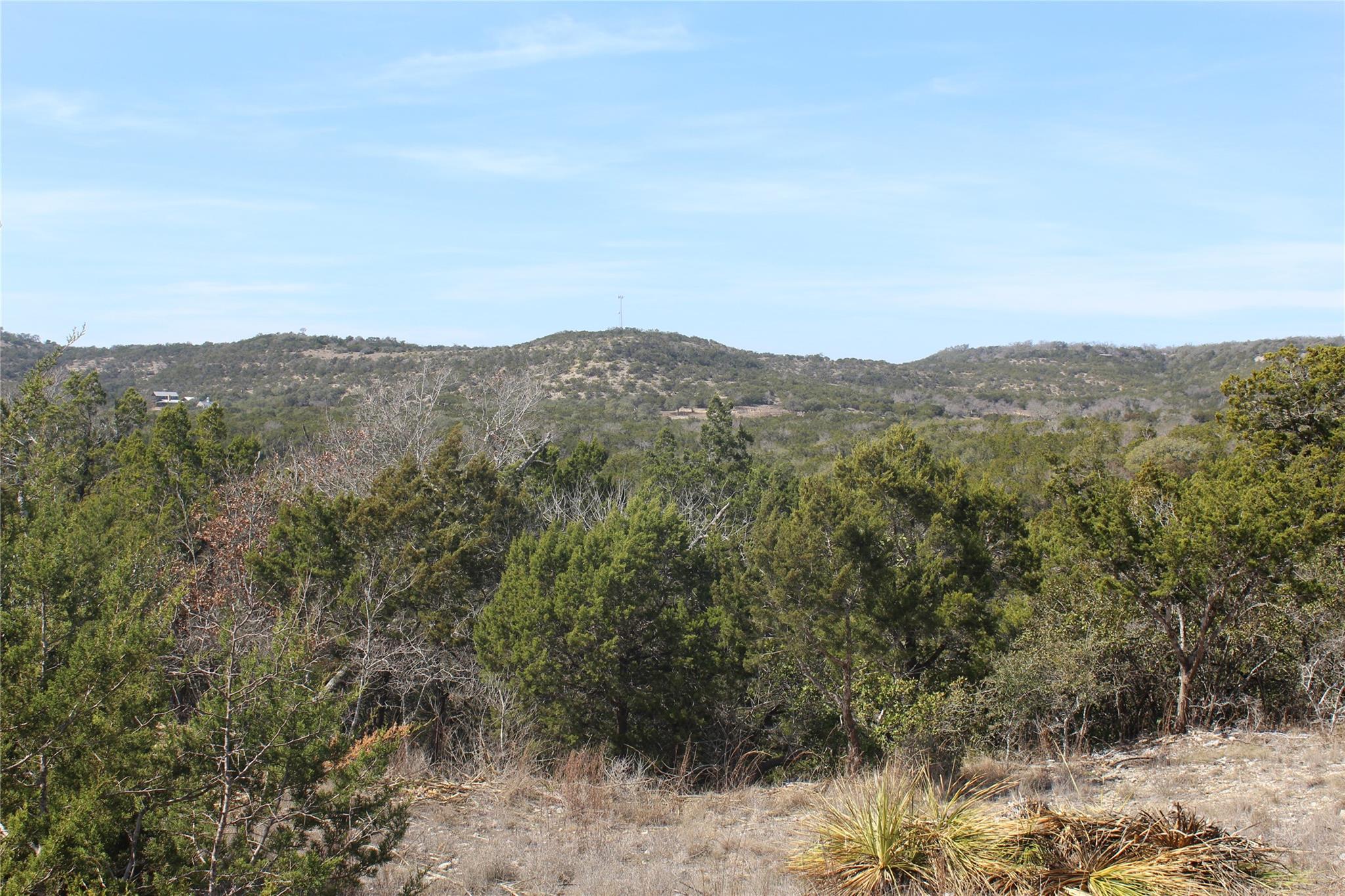 2102 Montell RD — photo 3