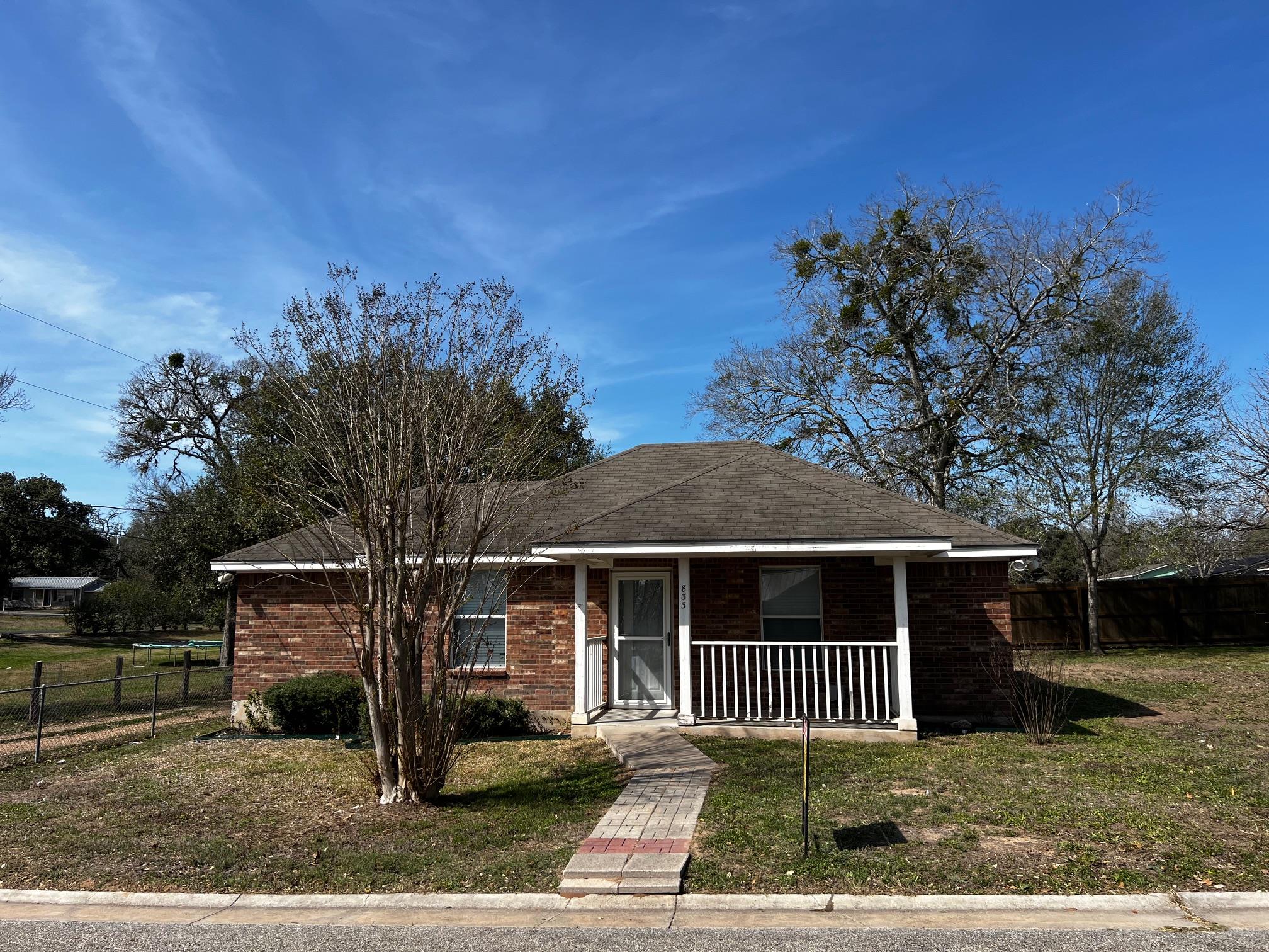 833 Camp ST