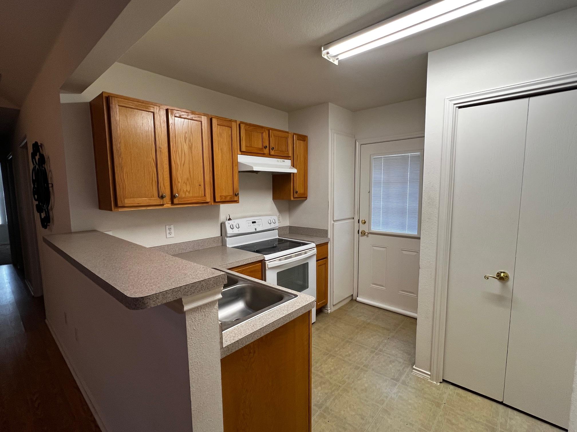 833 Camp ST — photo 4