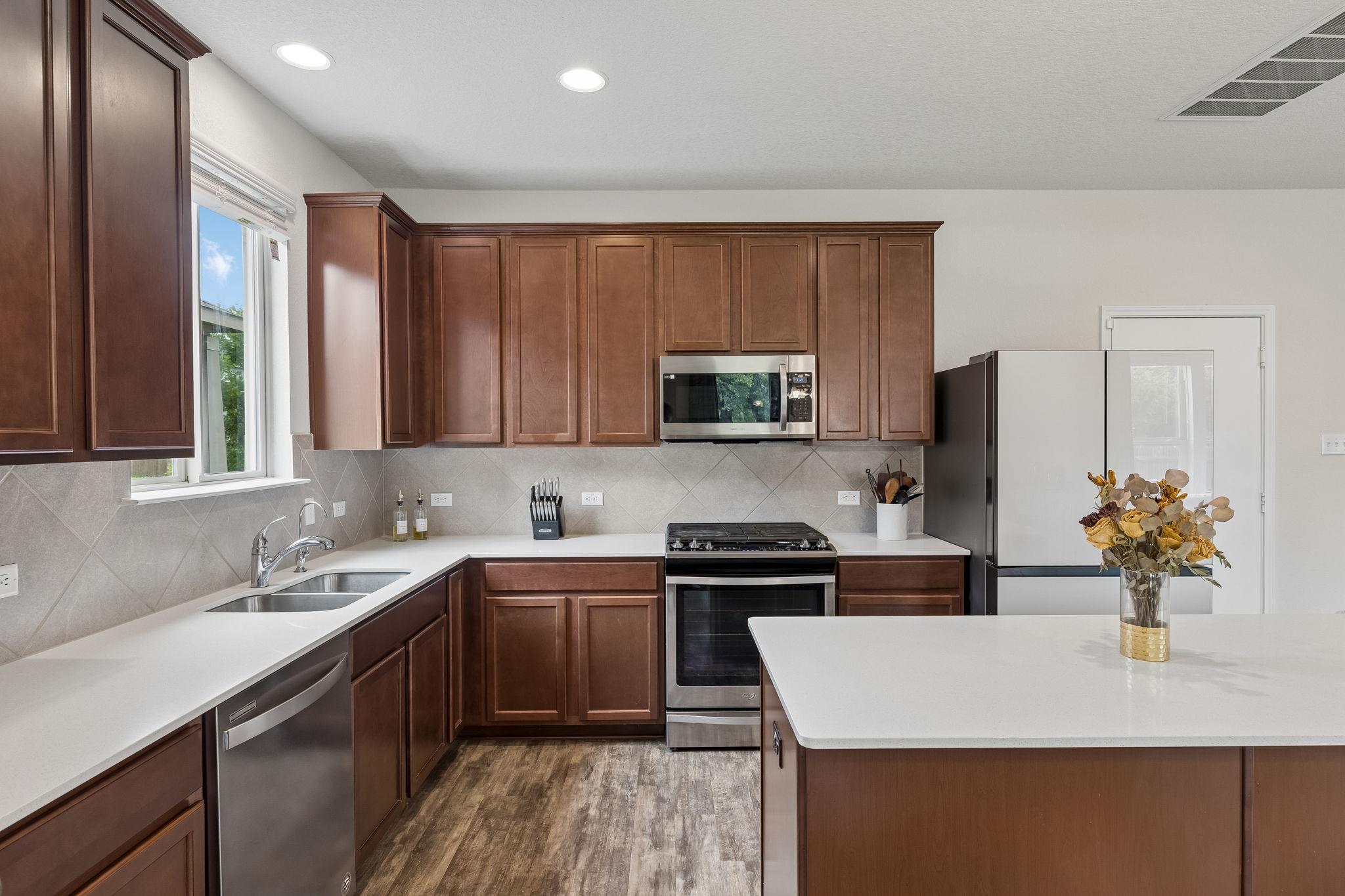 809 Whitman Ave — photo 3