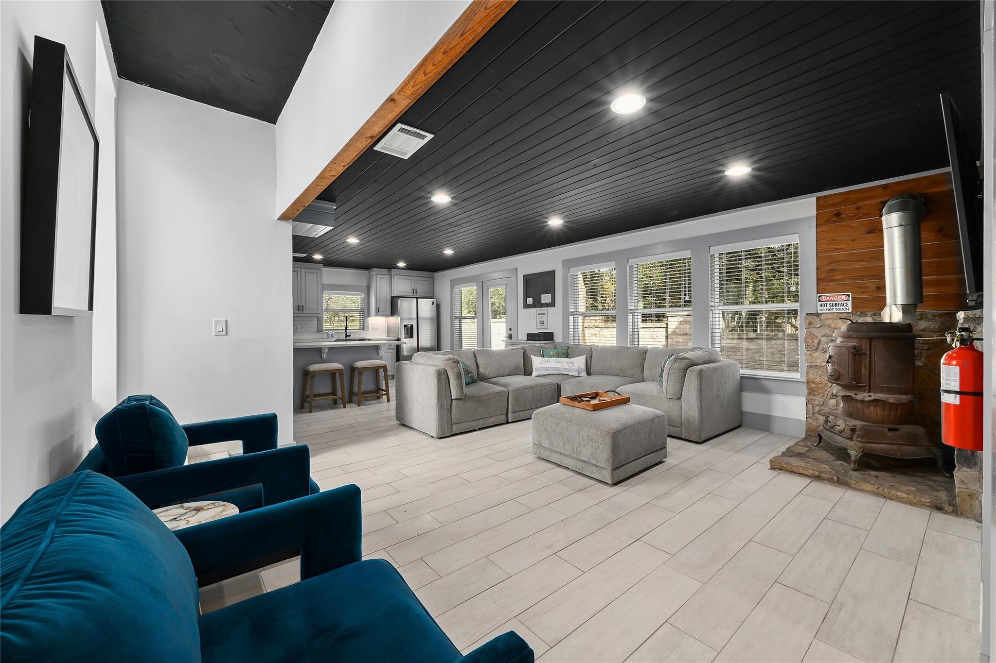 2903 Oak Ridge DR — photo 4
