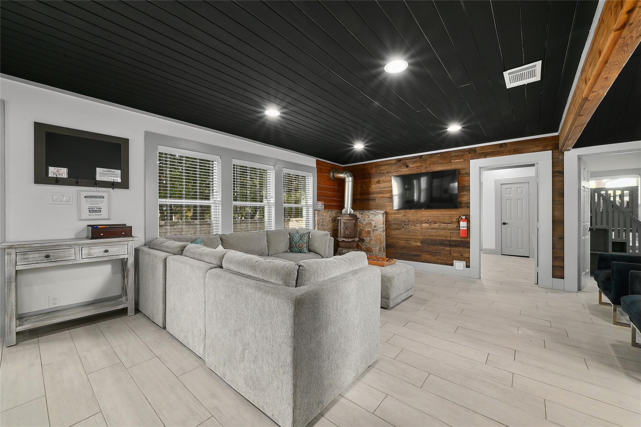 2903 Oak Ridge DR — photo 5