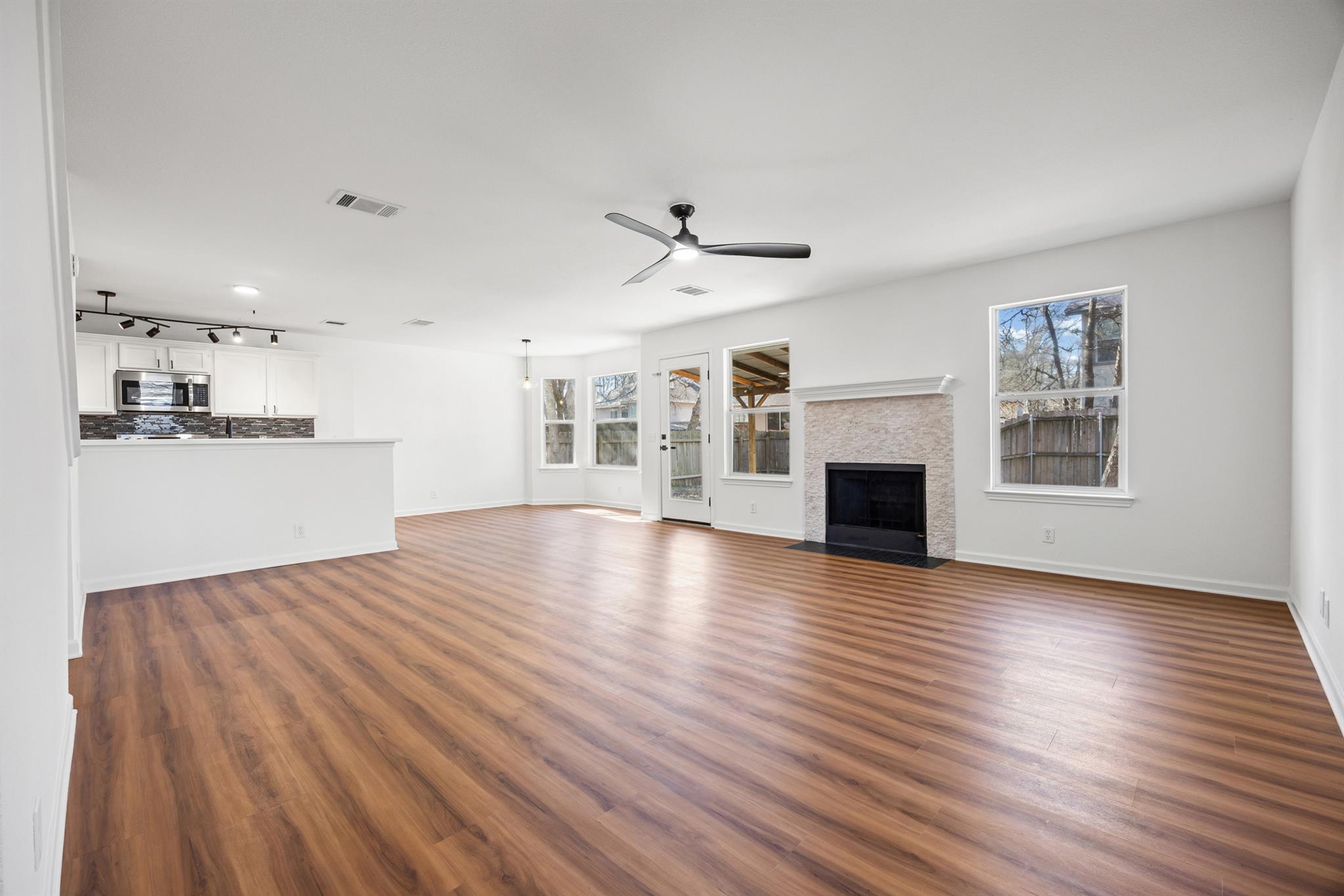 117 High Point BLVD — photo 3