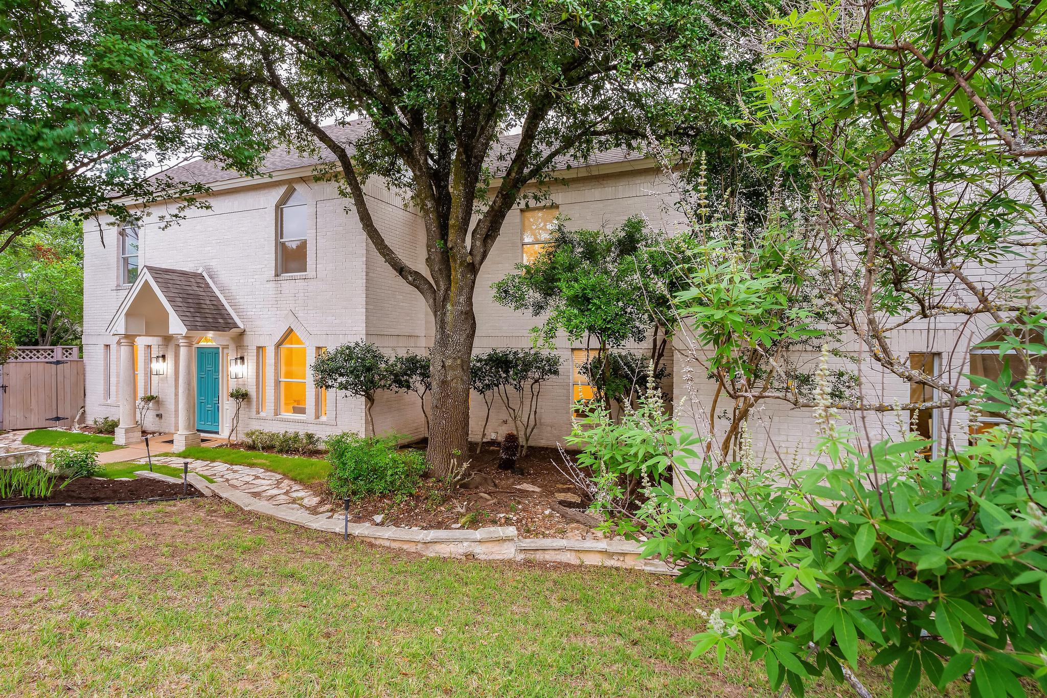 9402 Bluegrass DR — photo 3