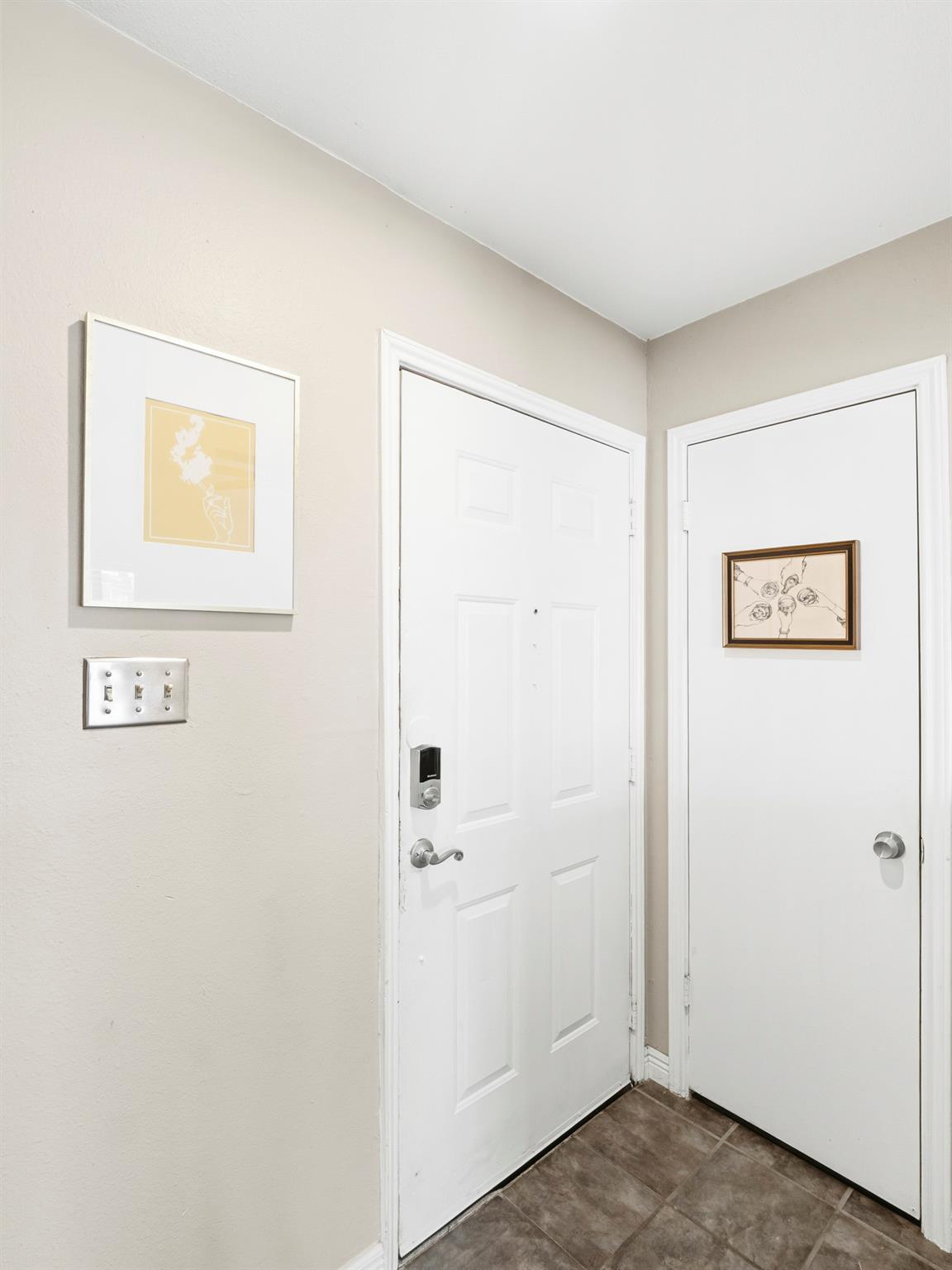 512 Eberhart LN #204 — photo 3