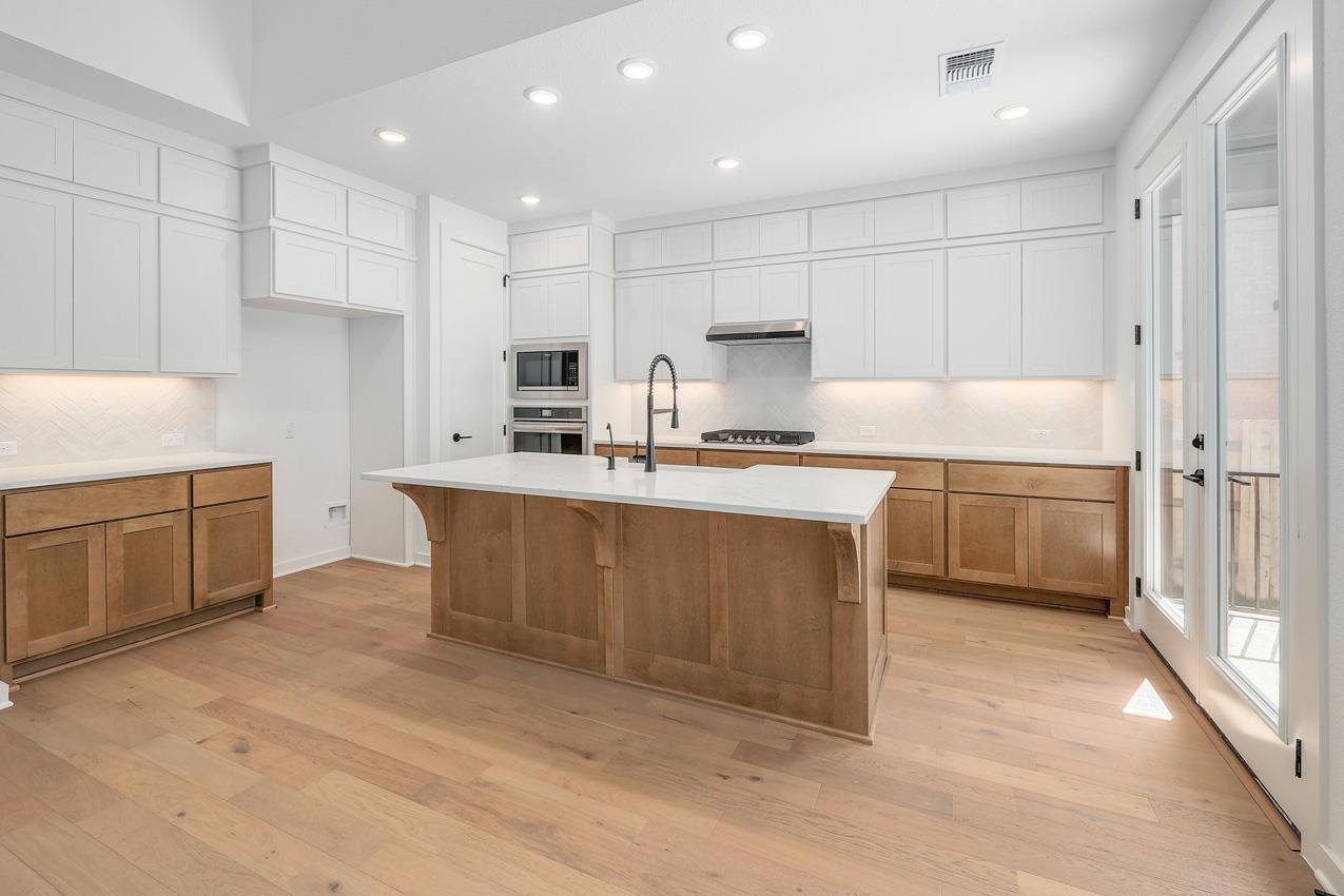 217 Luttrell LN — photo 4
