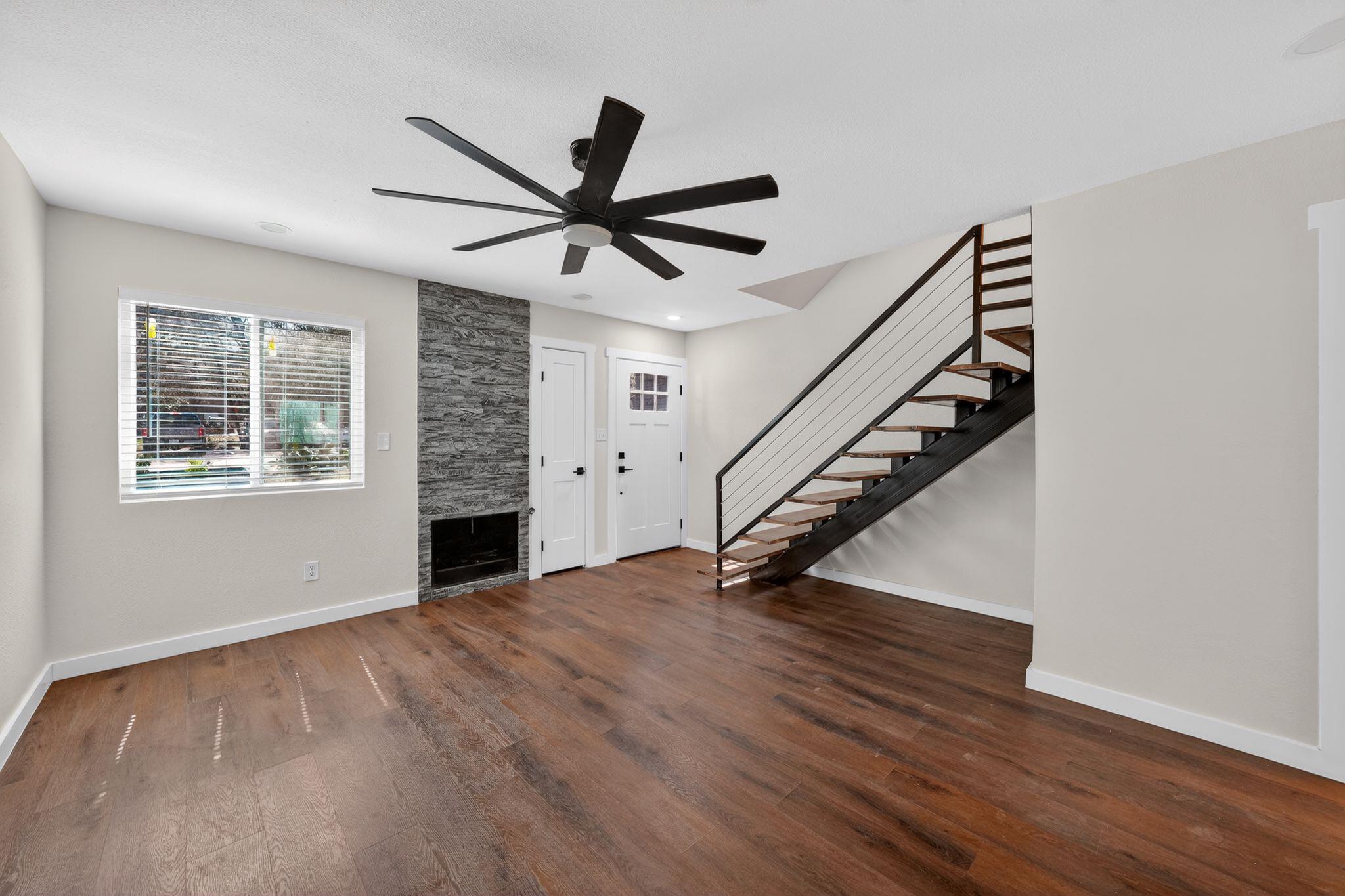 1402 Southport DR — photo 3
