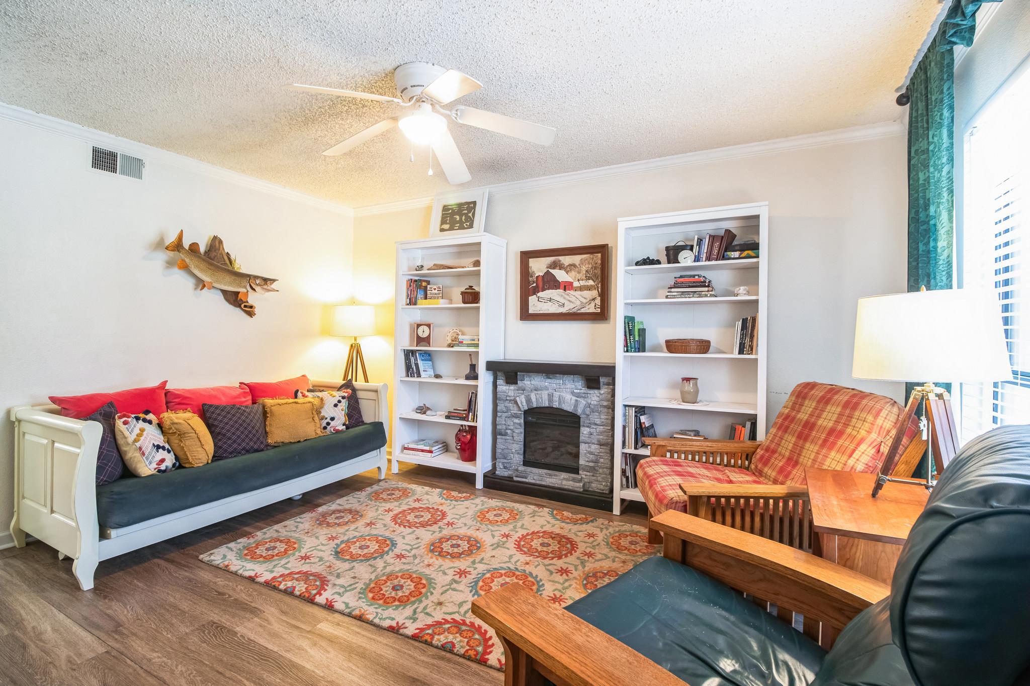 3008 Whisper Oaks LN #B — photo 3