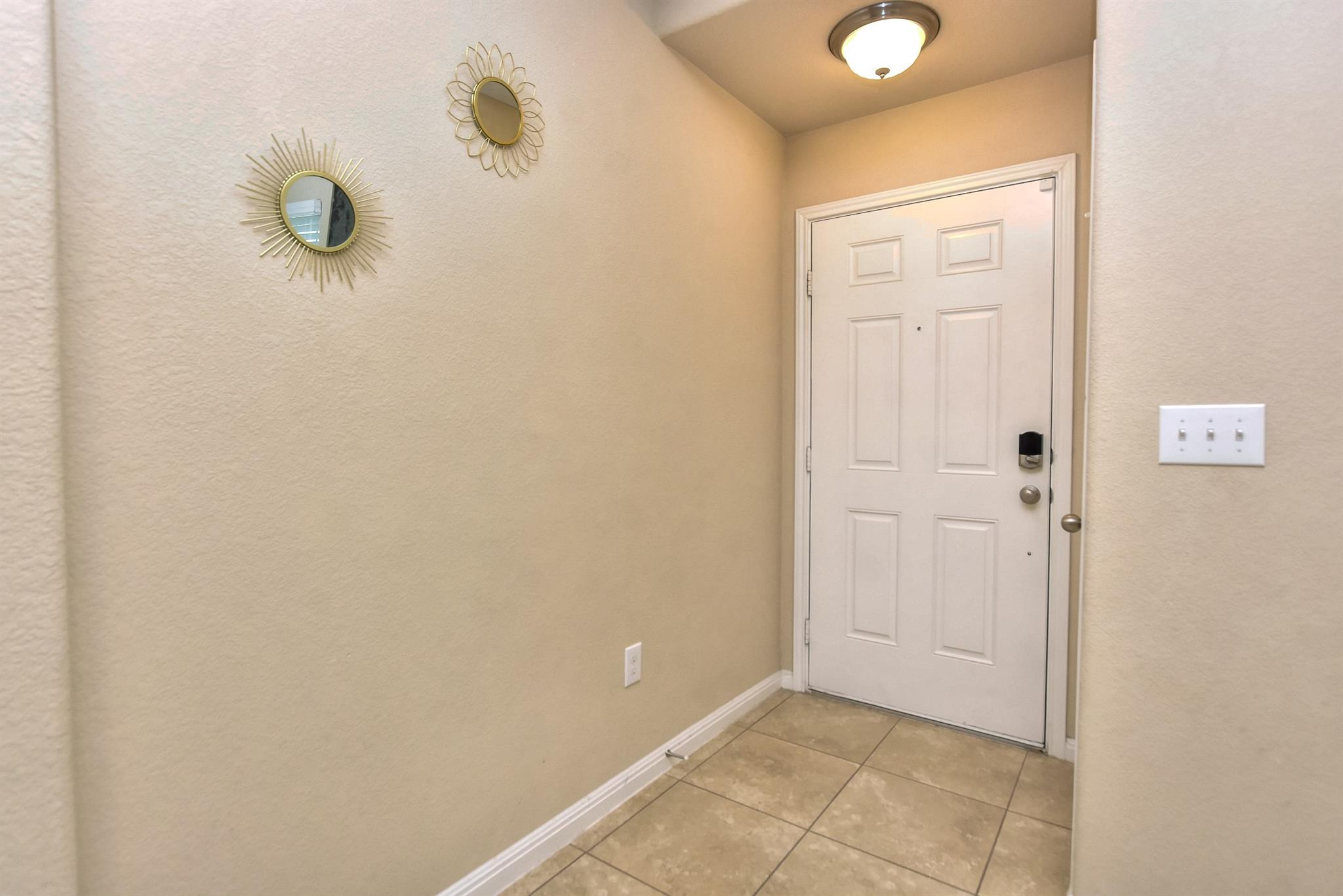 404 Craters Of The Moon BLVD — photo 3