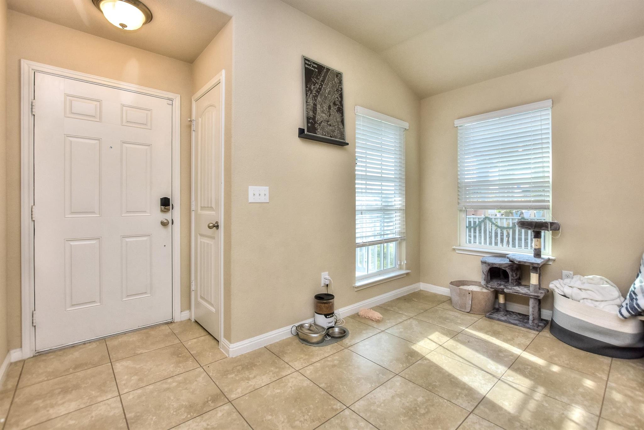 404 Craters Of The Moon BLVD — photo 4