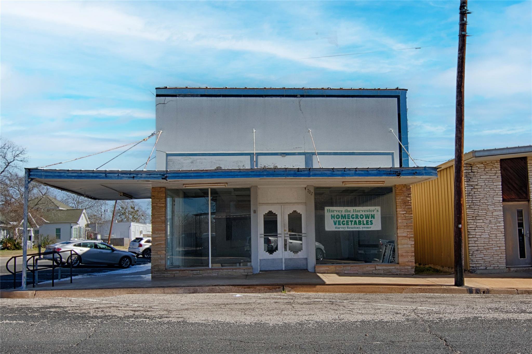 702 Upton Ave — photo 3