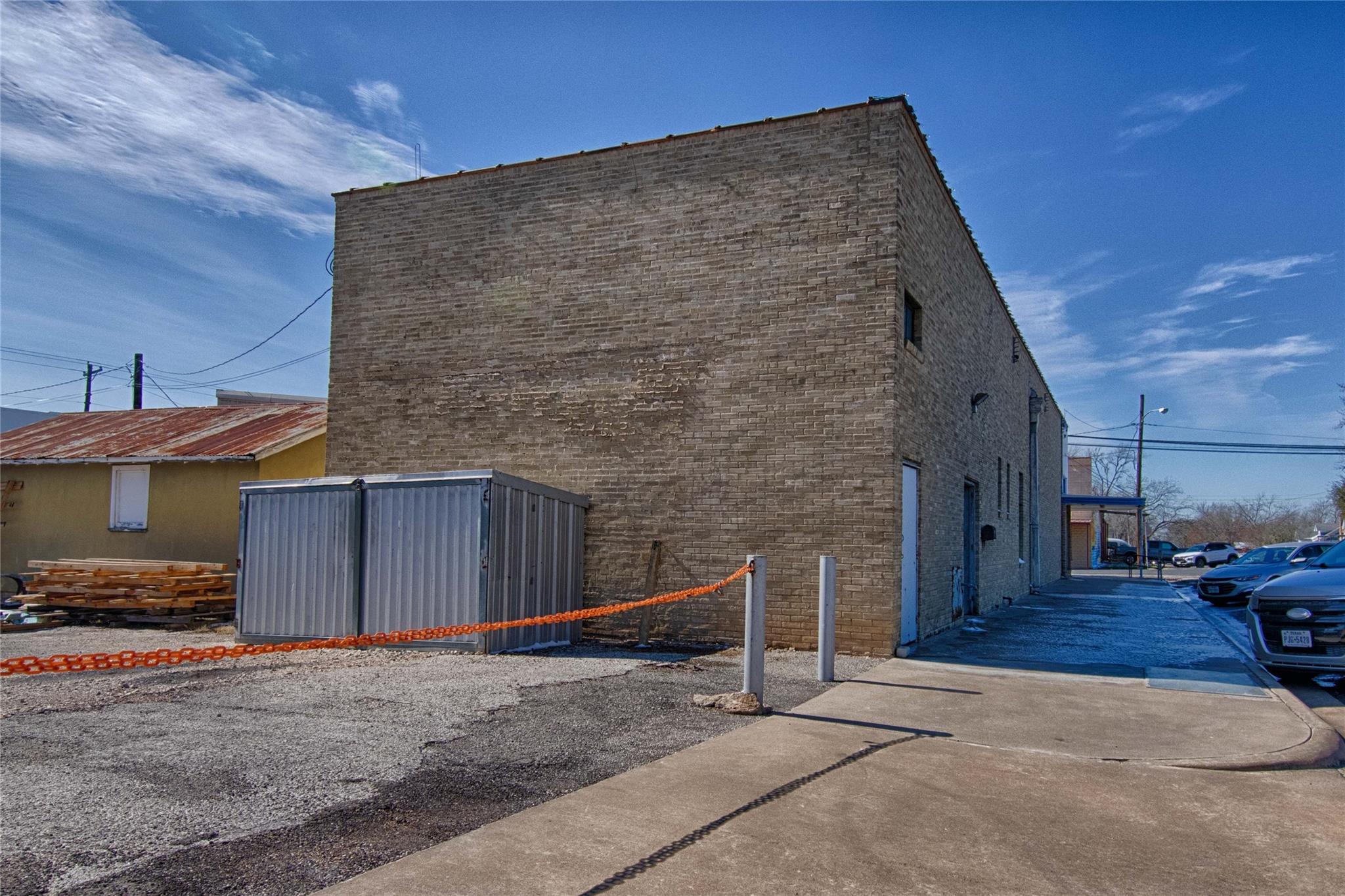 702 Upton Ave — photo 4