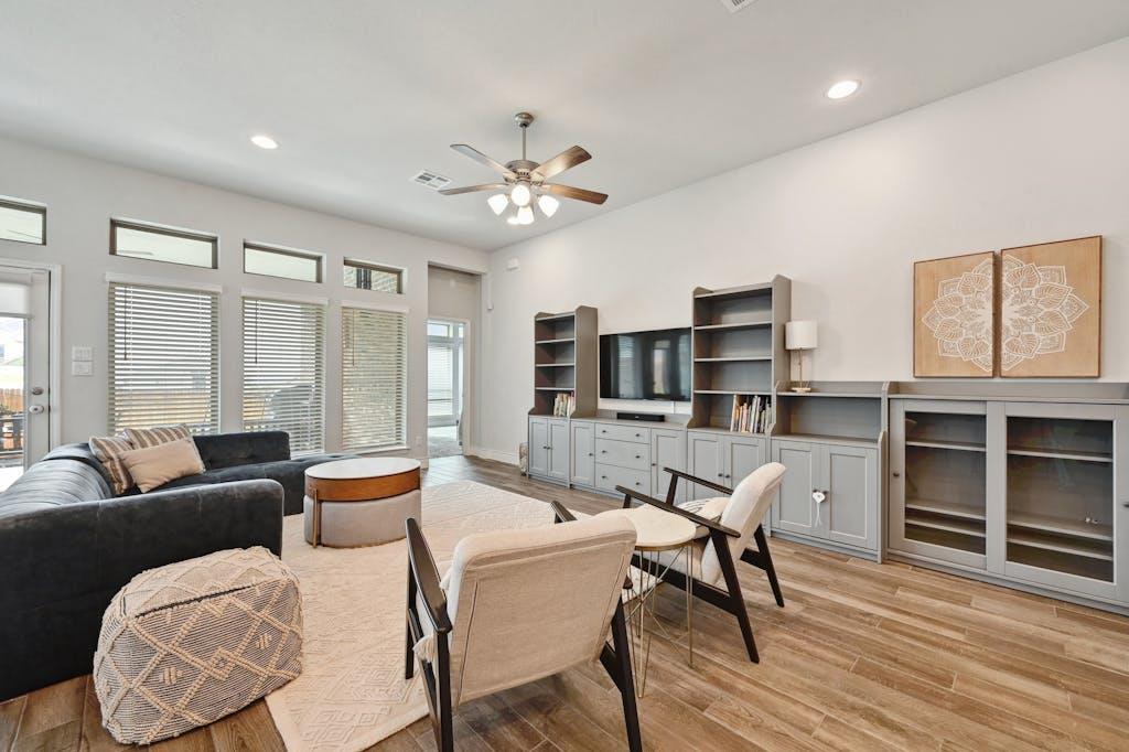 132 Cyrus Milton DR — photo 3
