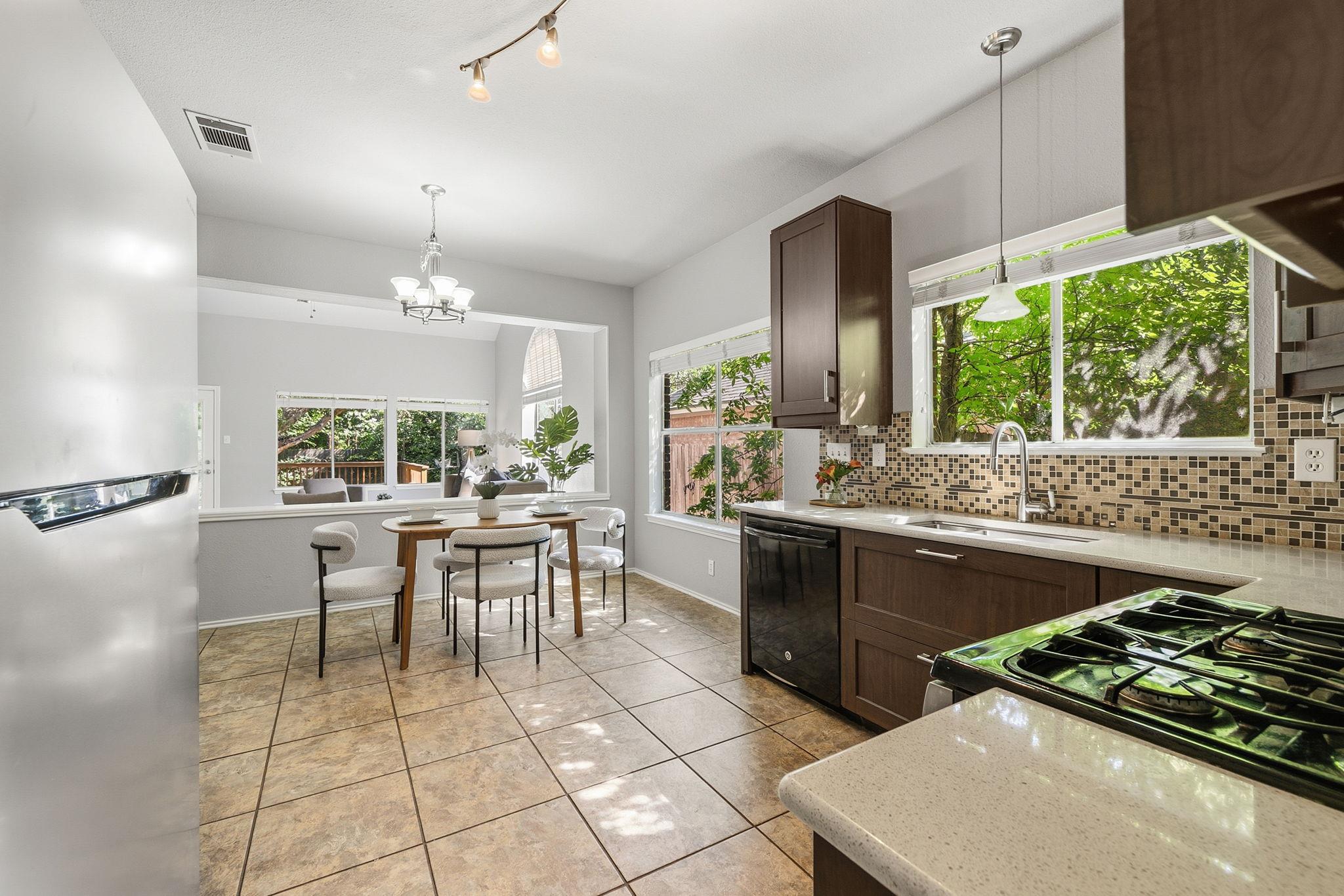 2402 Sparrow DR — photo 4