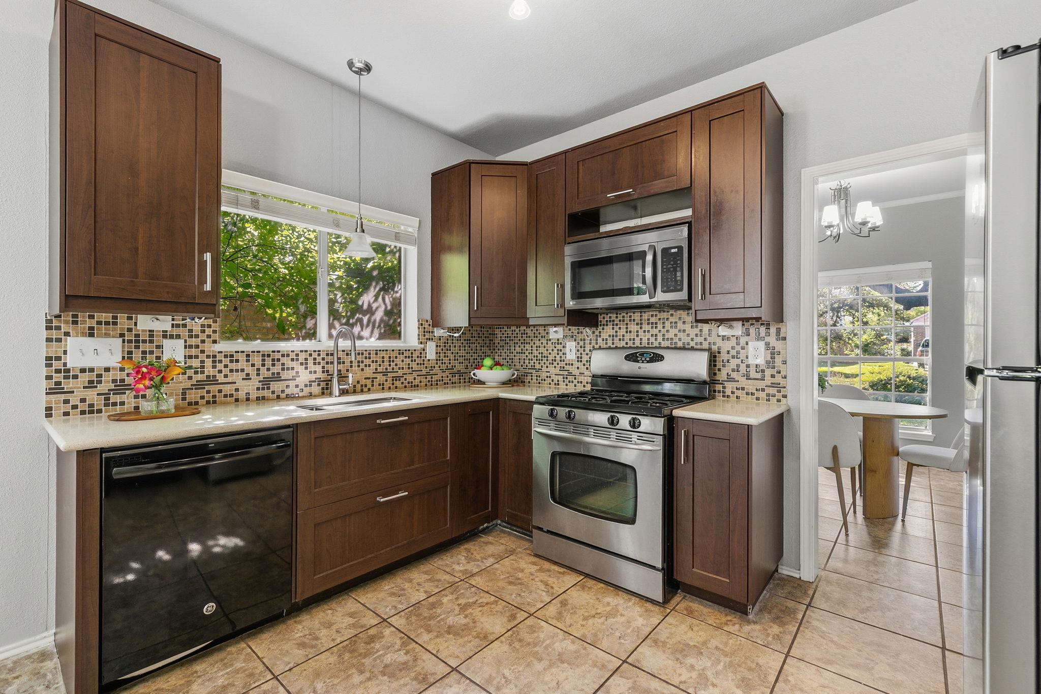 2402 Sparrow DR — photo 5