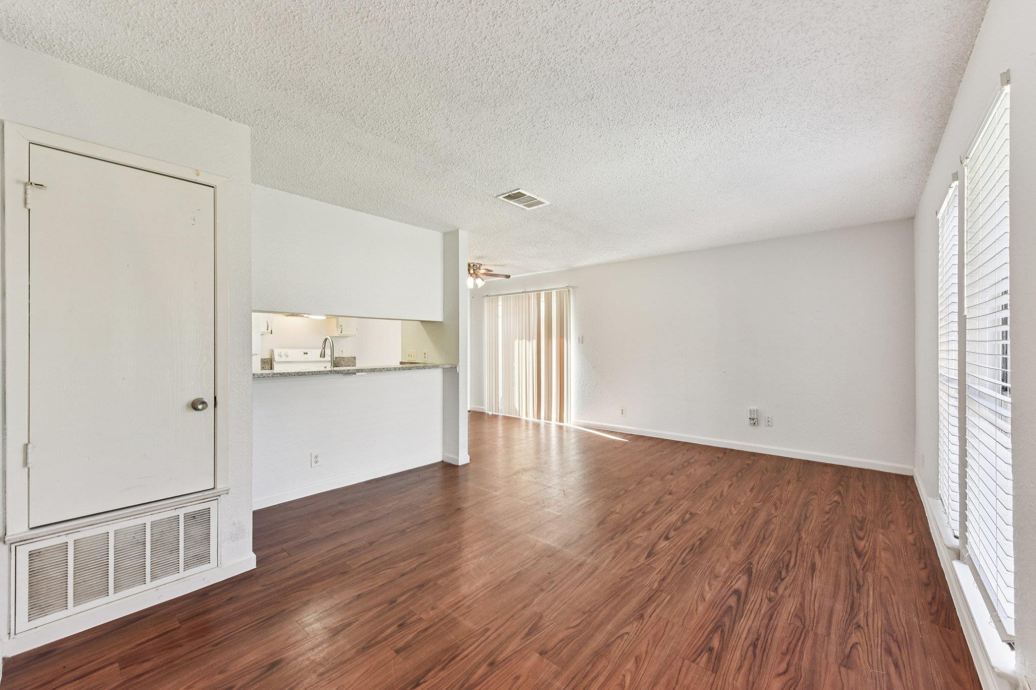 1210 Southport DR — photo 4