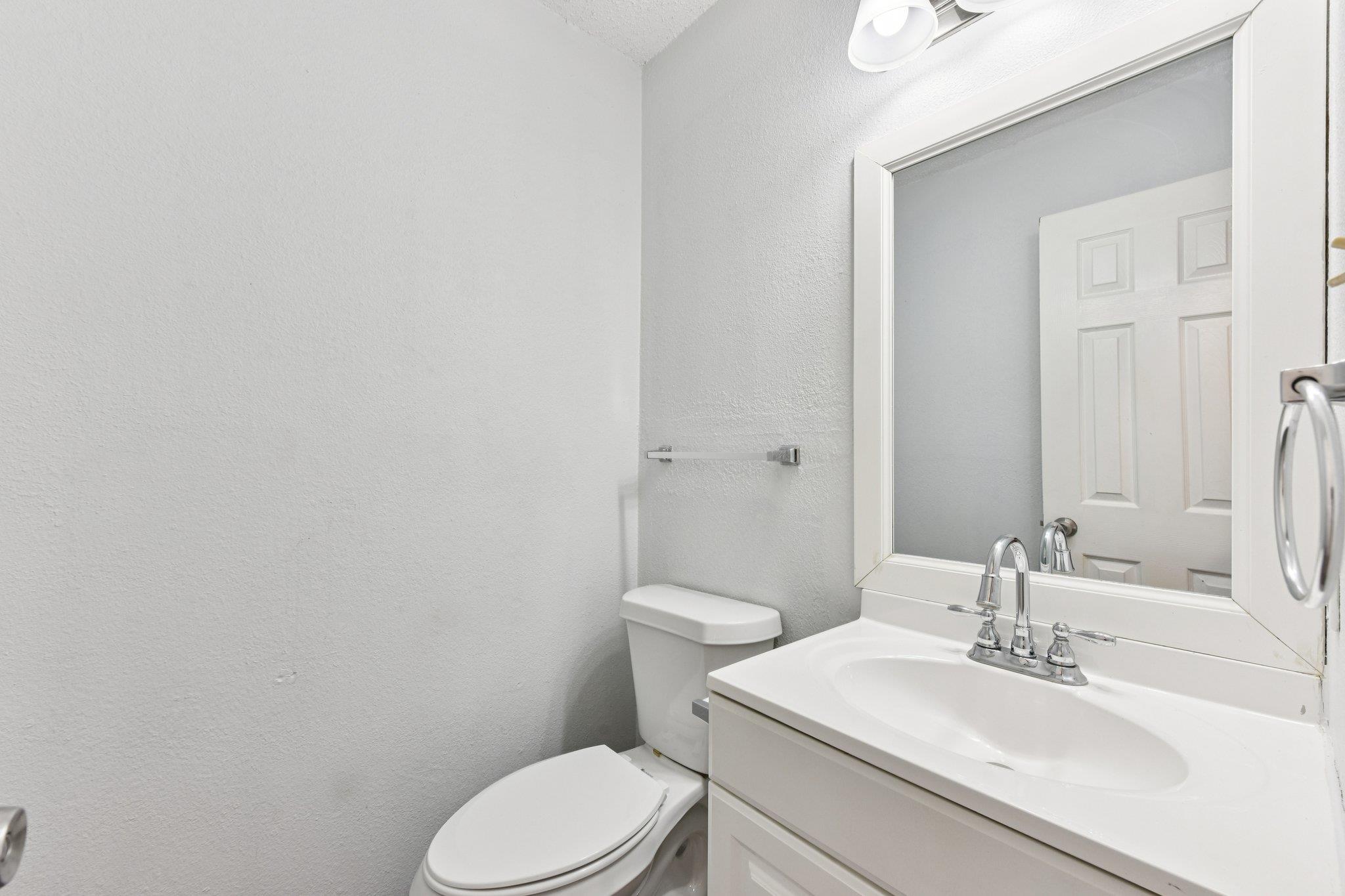 1210 Southport DR — photo 5