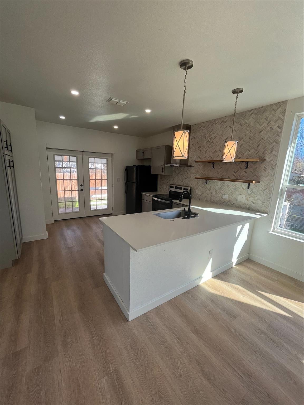 115 Ila ST — photo 3