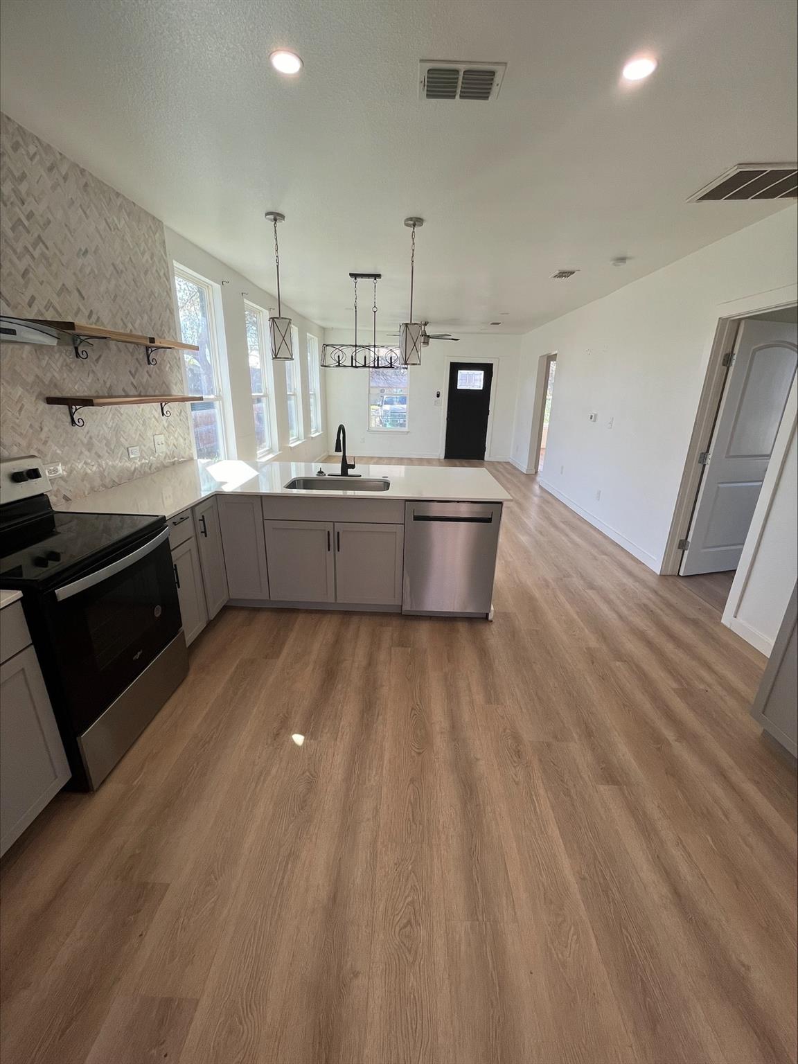 115 Ila ST — photo 4